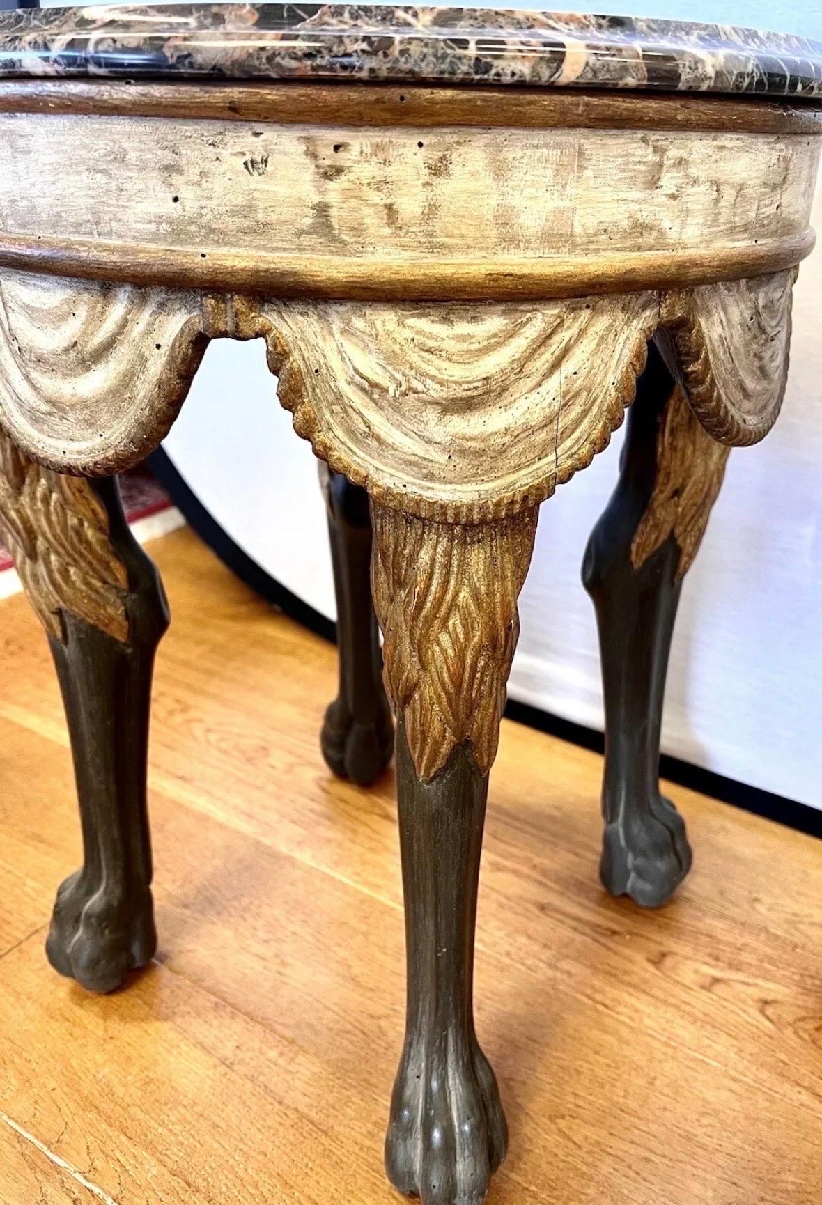 Neapolitan Style Round Marble Top Painted and Gilt End Side Table In Good Condition For Sale In West Hartford, CT