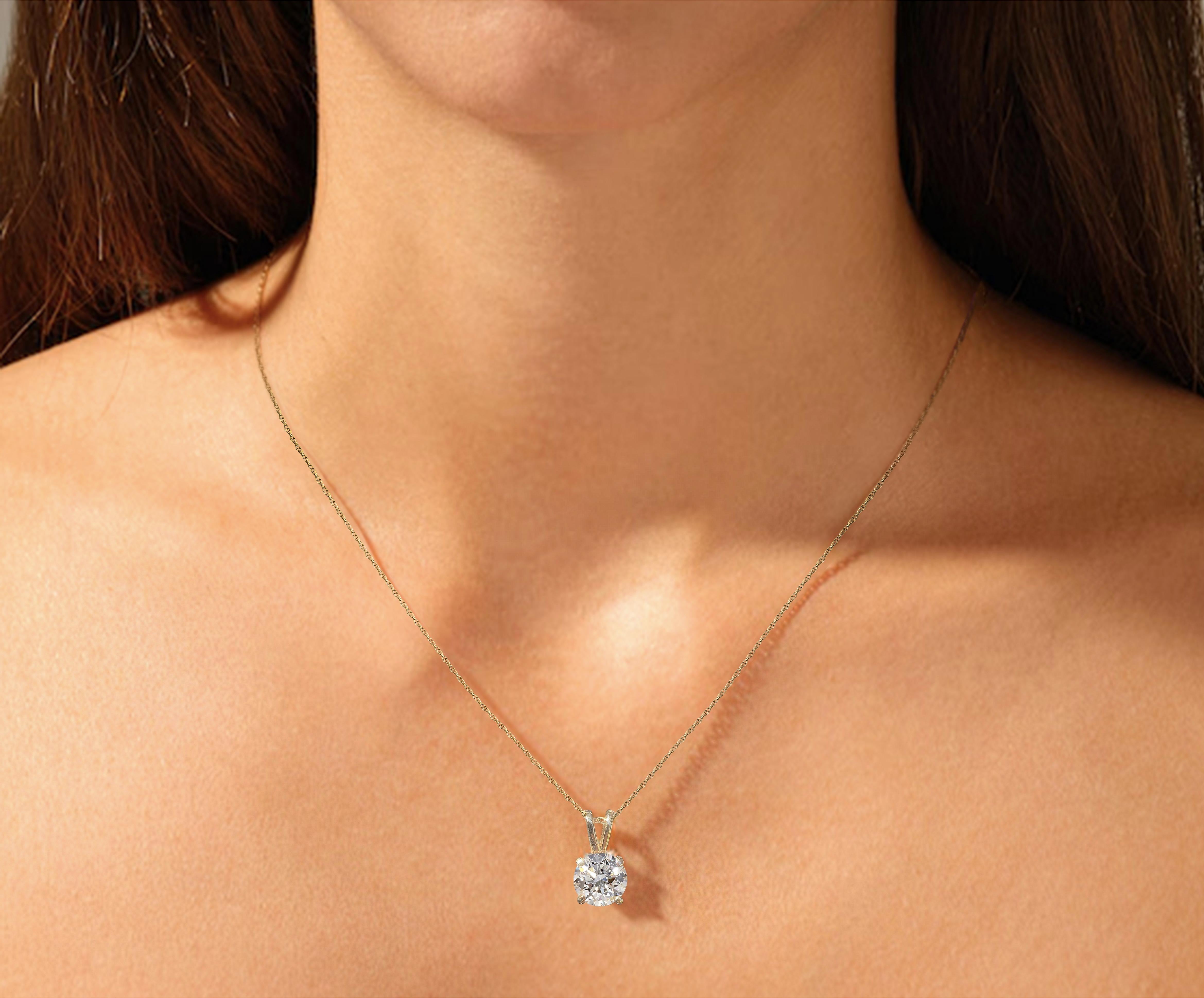 Women's or Men's Near 1 Carat Ct GIA Natural Solitaire Round Diamond Pendant Necklace 14k Gold For Sale
