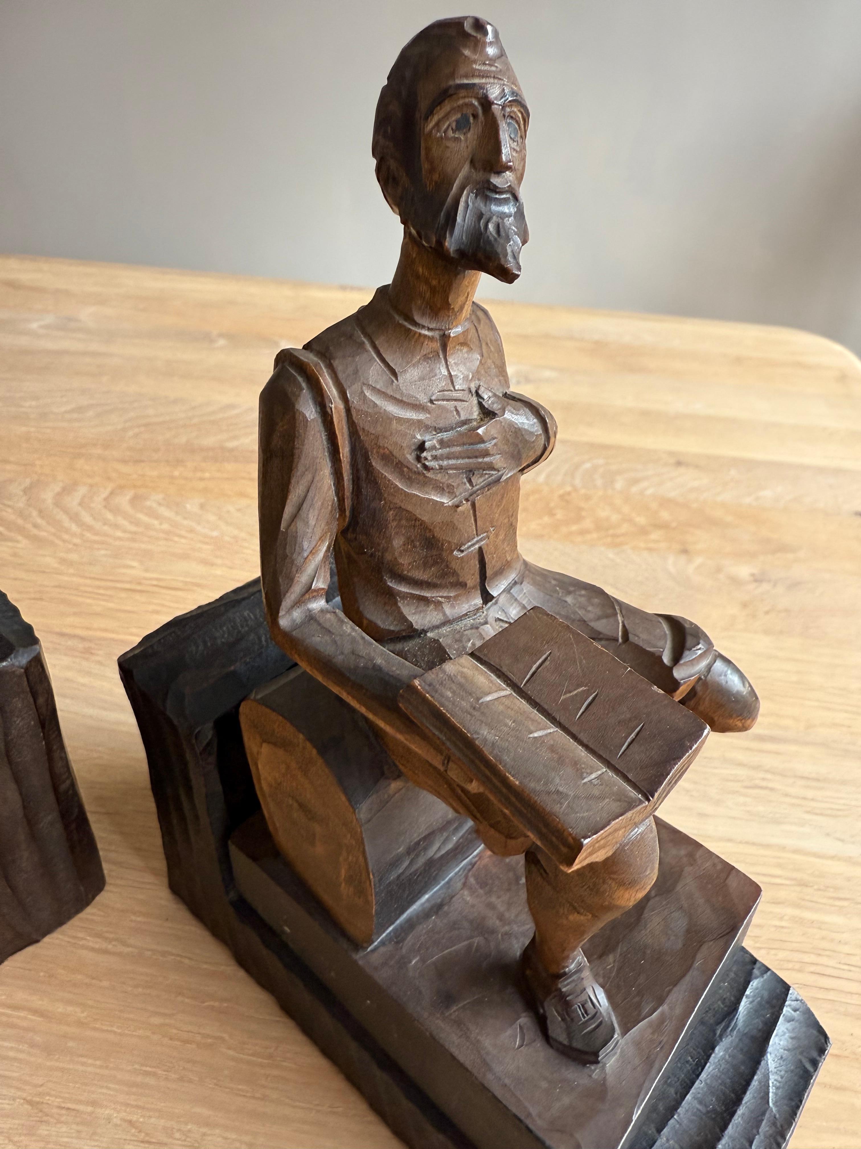 XX secolo Reggilibri scultura Don Chisciotte e Sancho Panza, quasi antichi, intagliati a mano in legno in vendita