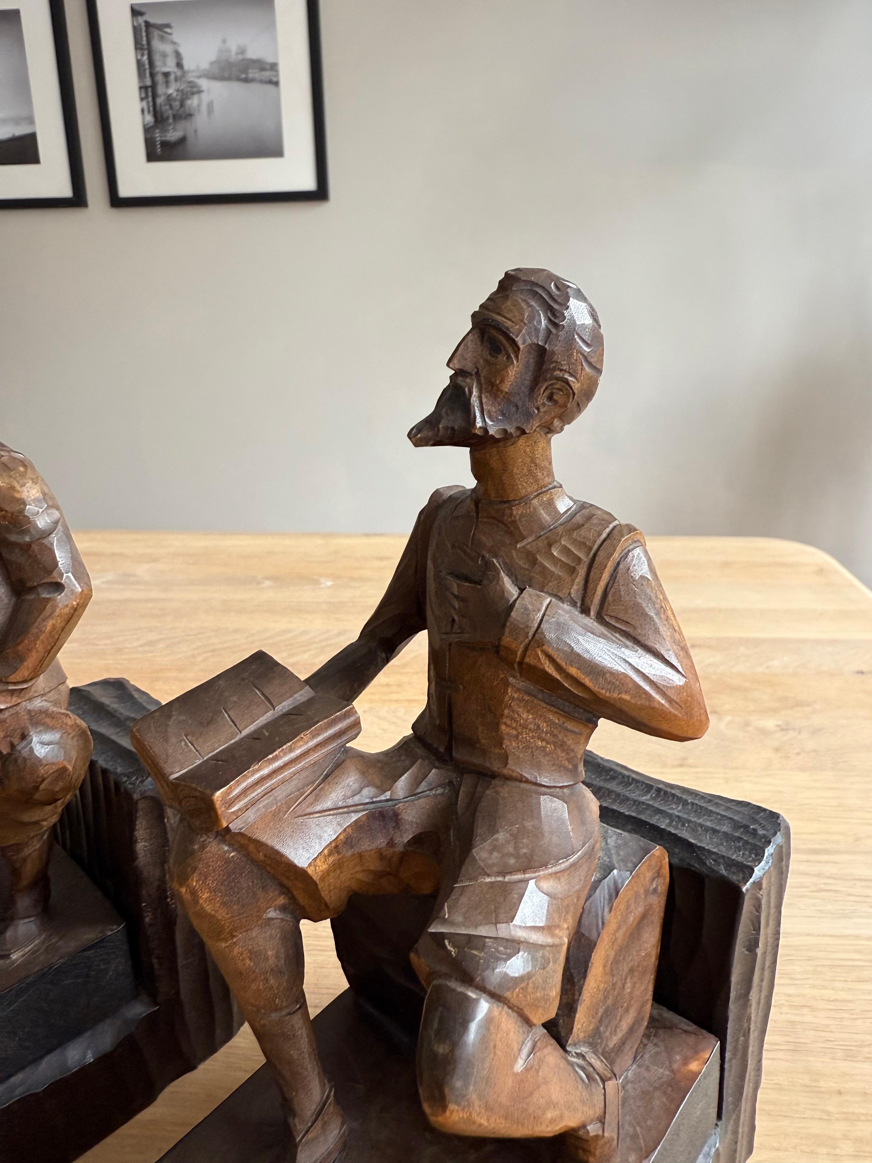Reggilibri scultura Don Chisciotte e Sancho Panza, quasi antichi, intagliati a mano in legno in vendita 1