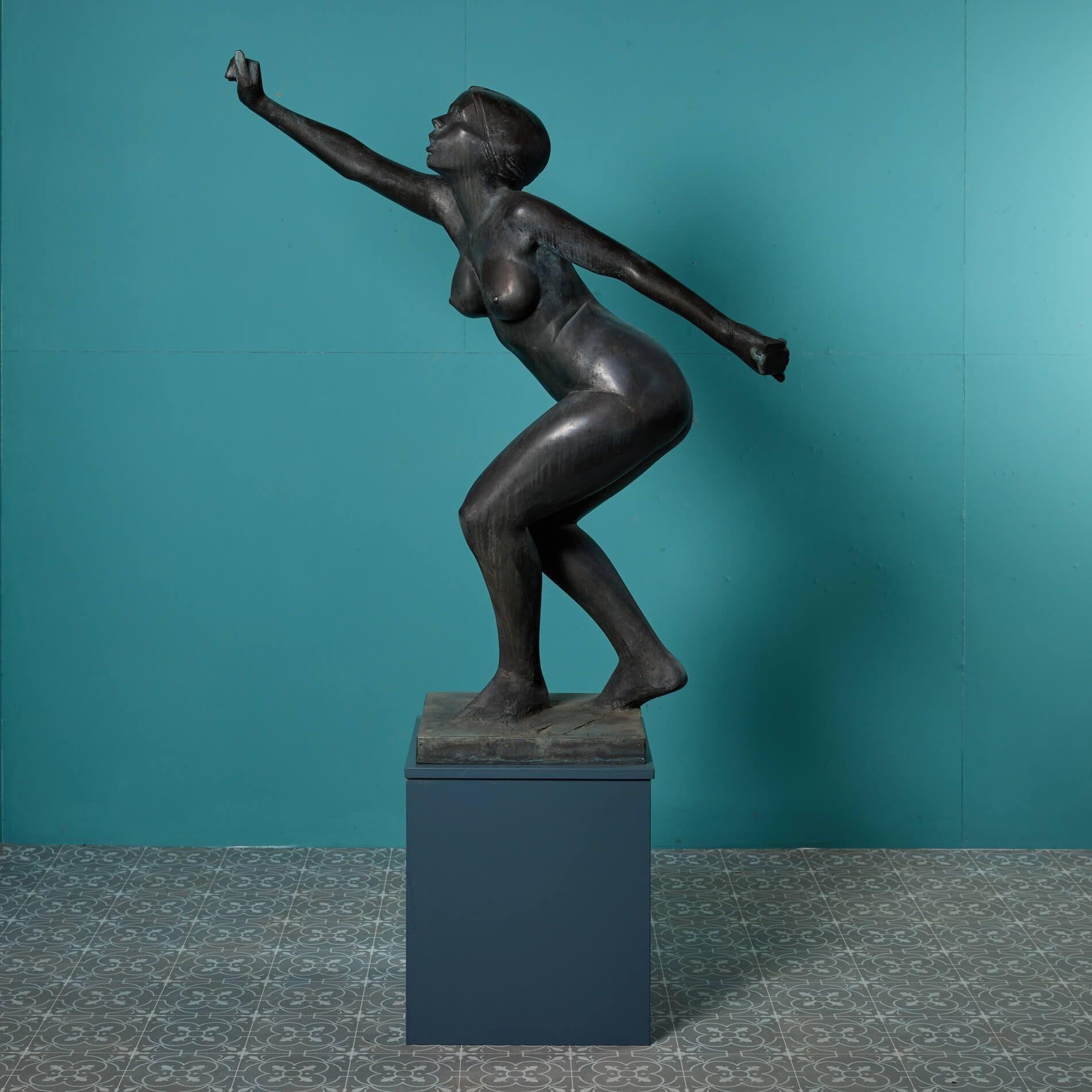 David Backhouse (geb. 1941) Nackte Bronzestatue (Moderne der Mitte des Jahrhunderts) im Angebot