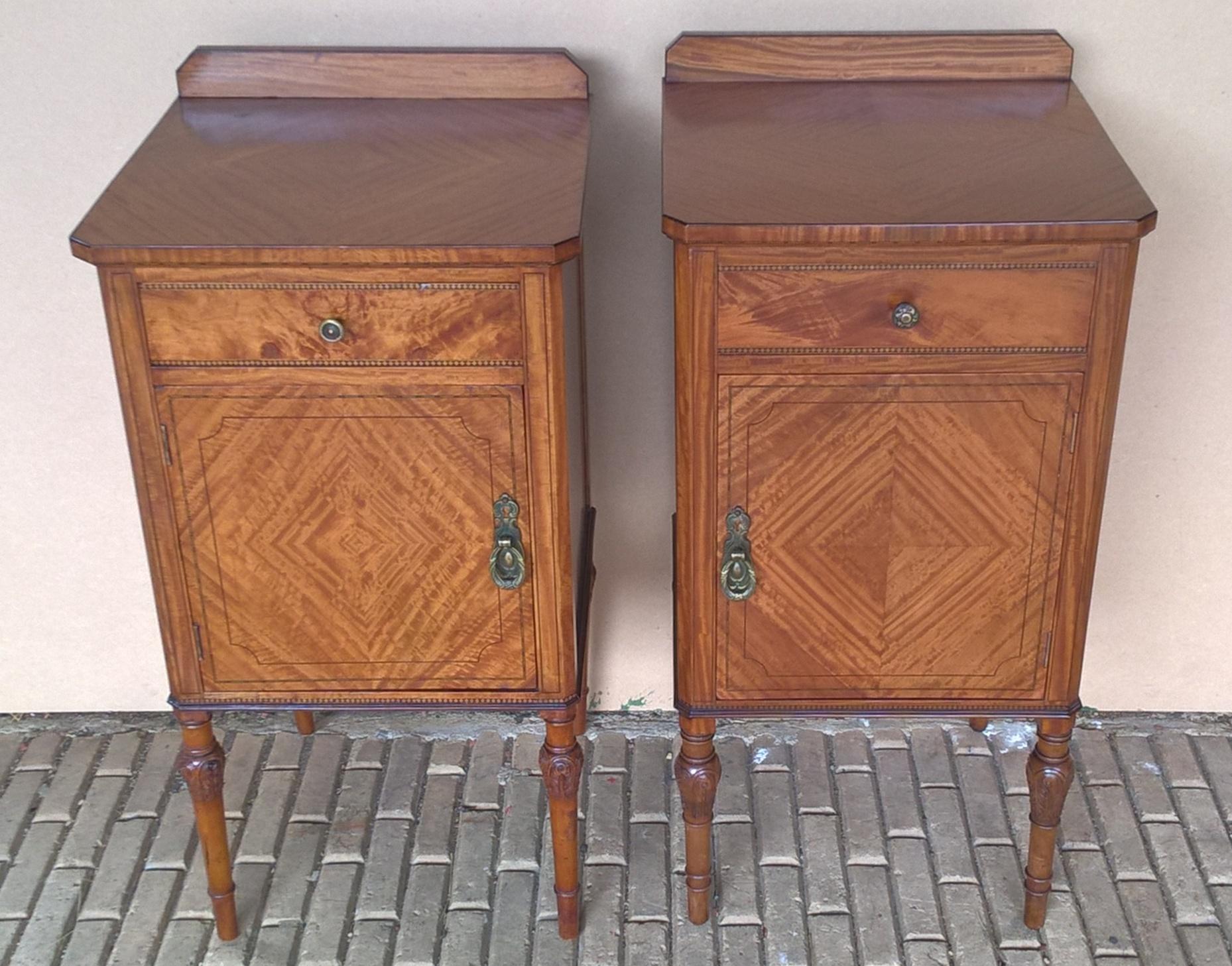 English Near Matched Pair of Edwardian Satinwood Bedside Cabinets For Sale