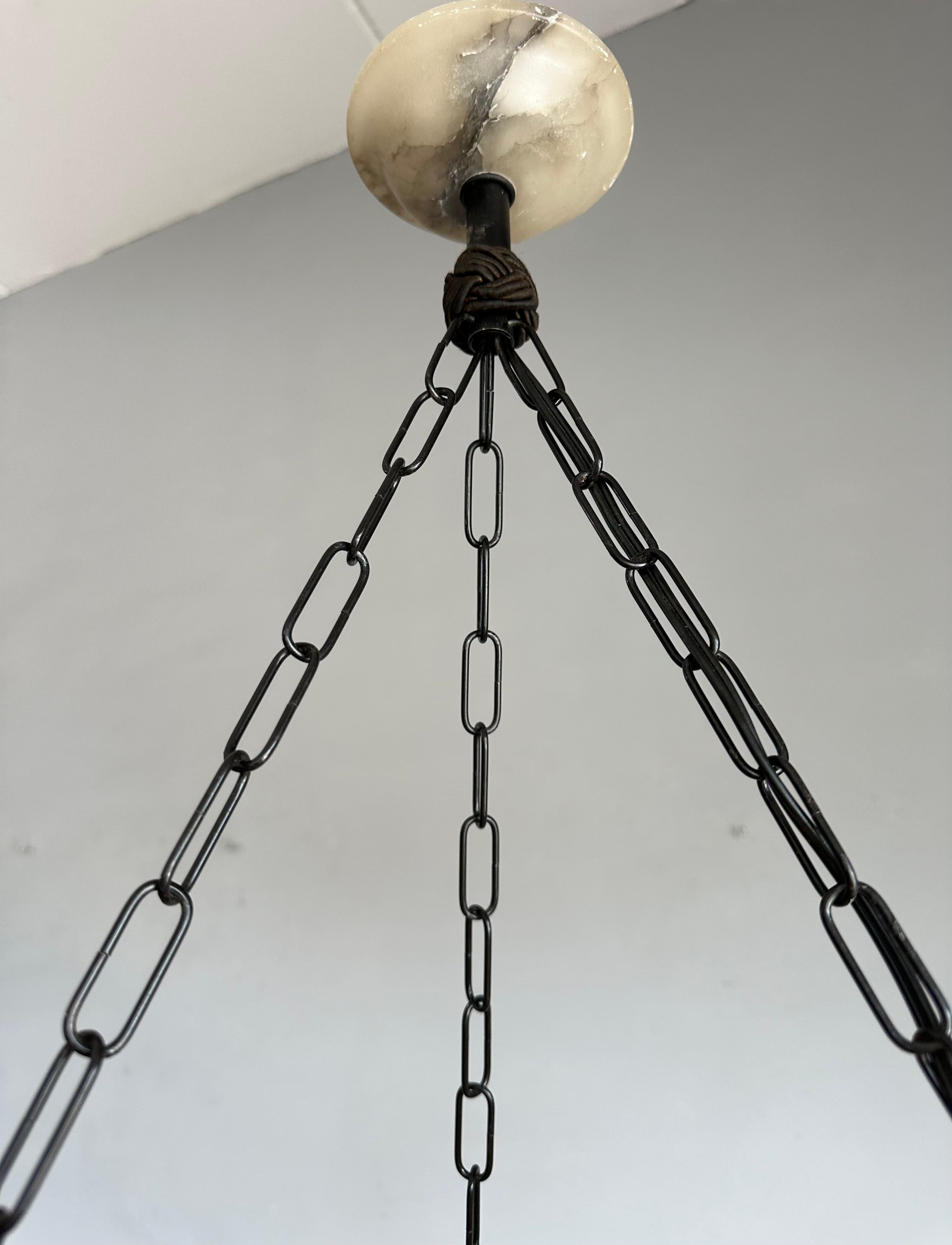 Lampadario a sospensione di classe in alabastro bianco e nero Art Deco con catena e baldacchino in vendita 5