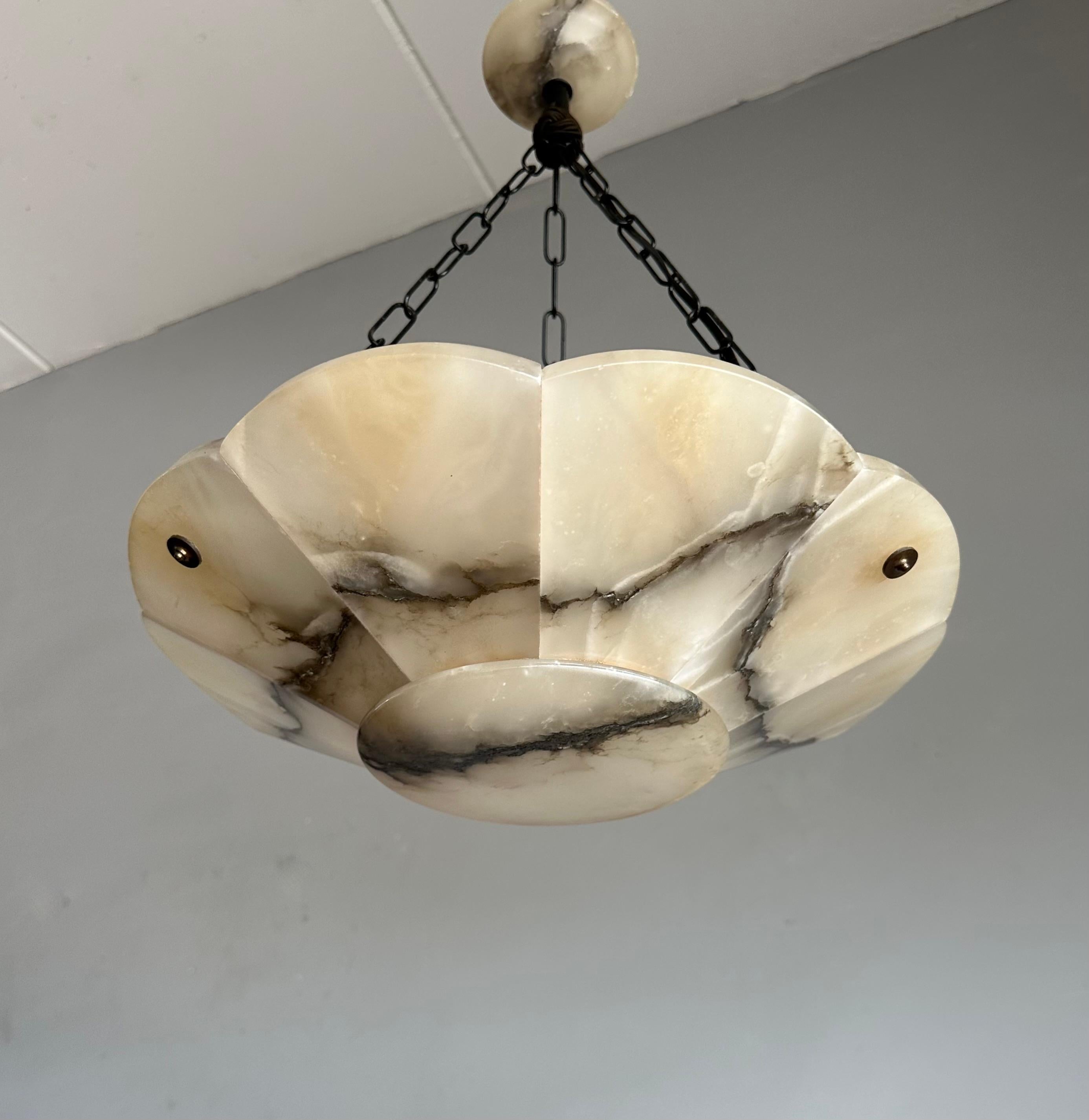 Lampadario a sospensione di classe in alabastro bianco e nero Art Deco con catena e baldacchino in vendita 6