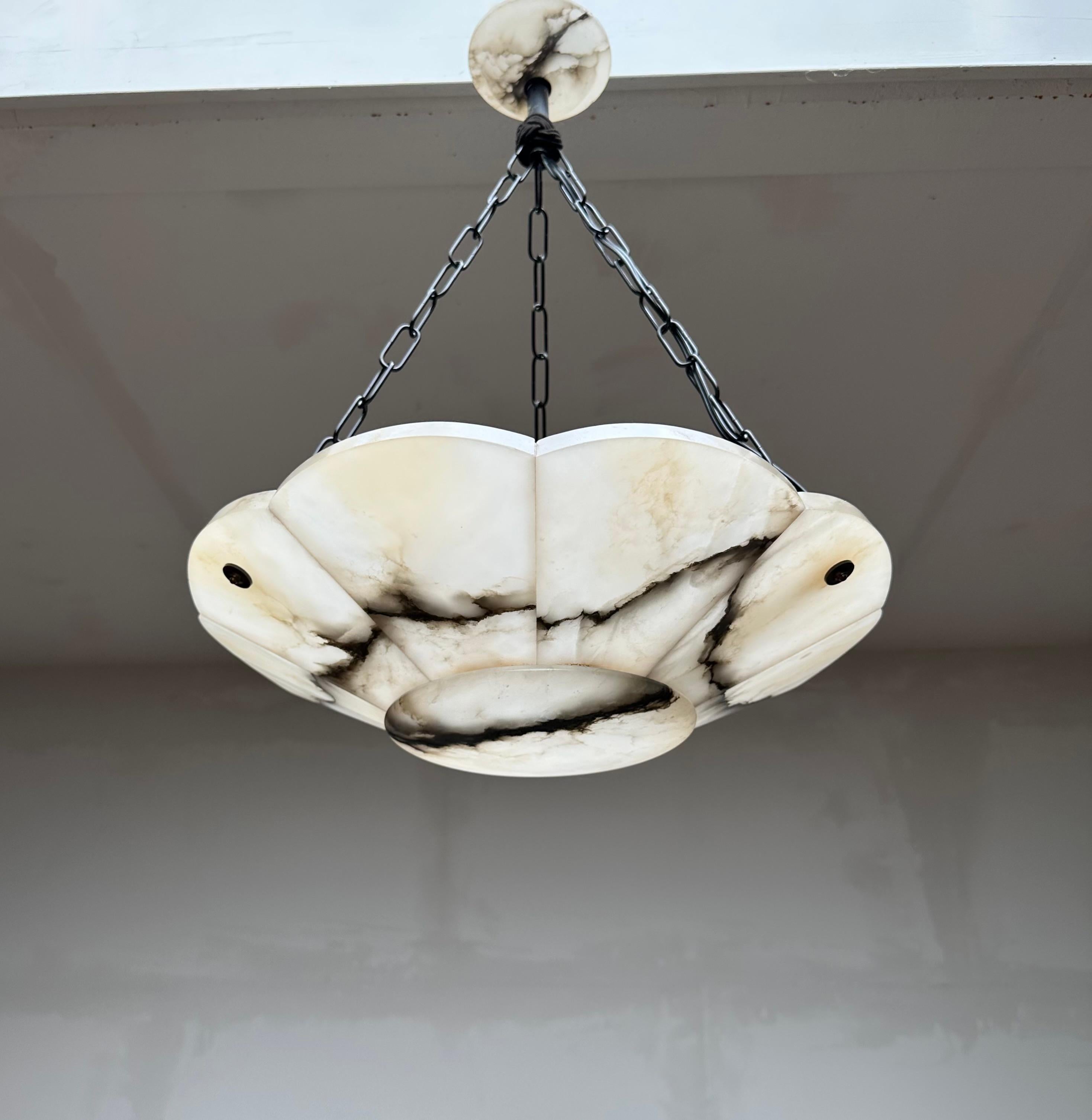 Lampadario a sospensione di classe in alabastro bianco e nero Art Deco con catena e baldacchino in vendita 8