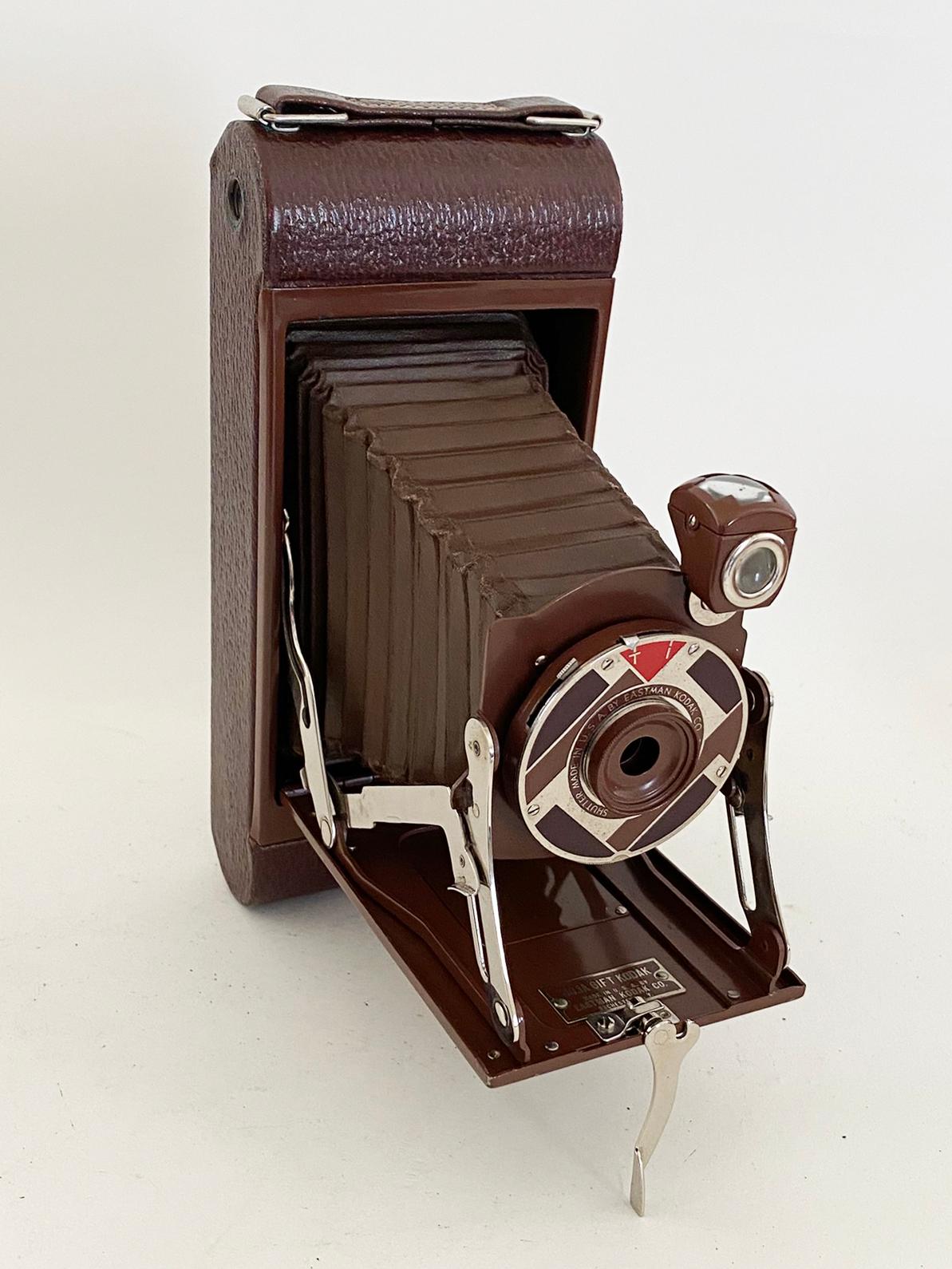 Fast neuwertig Kodak 1-A Geschenk Kamera mit Box und Handbuch von Walter Dorwin Teague im Angebot 5