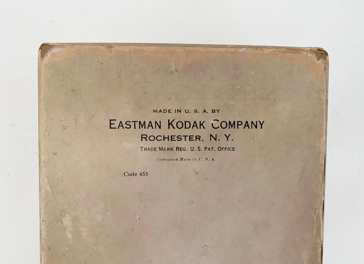 Fast neuwertig Kodak 1-A Geschenk Kamera mit Box und Handbuch von Walter Dorwin Teague im Angebot 8