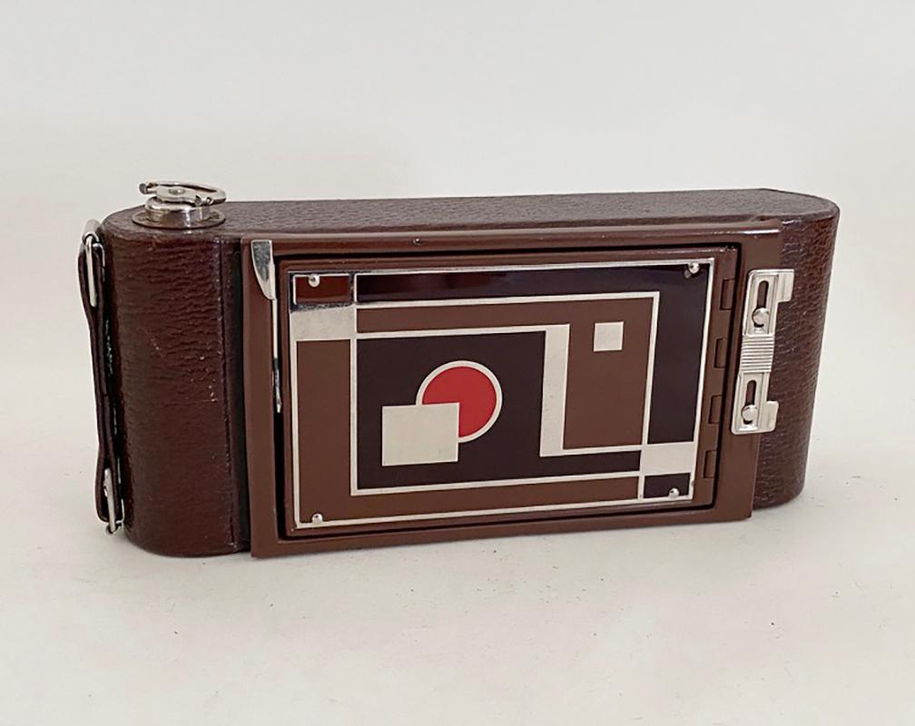 Fast neuwertig Kodak 1-A Geschenk Kamera mit Box und Handbuch von Walter Dorwin Teague (amerikanisch) im Angebot