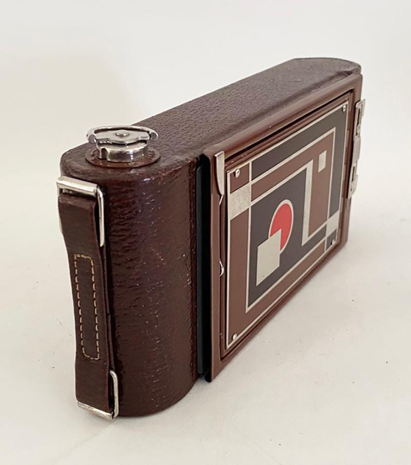Fast neuwertig Kodak 1-A Geschenk Kamera mit Box und Handbuch von Walter Dorwin Teague im Zustand „Gut“ im Angebot in Minneapolis, MN