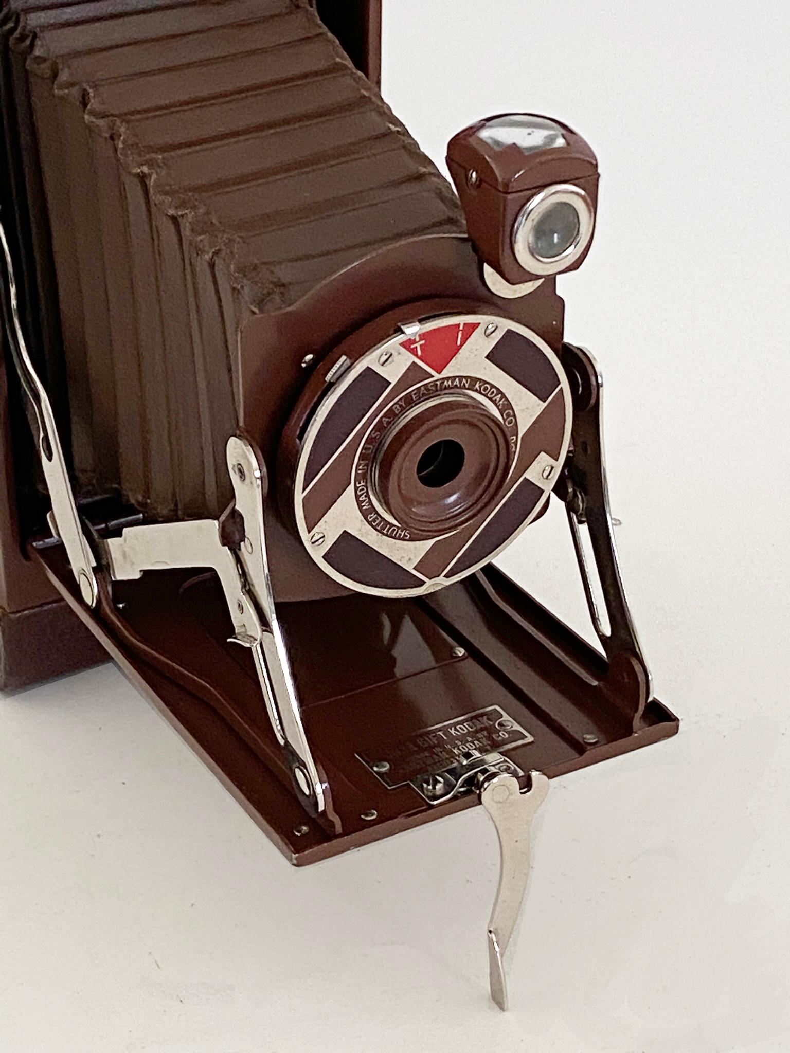 Fast neuwertig Kodak 1-A Geschenk Kamera mit Box und Handbuch von Walter Dorwin Teague im Angebot 1