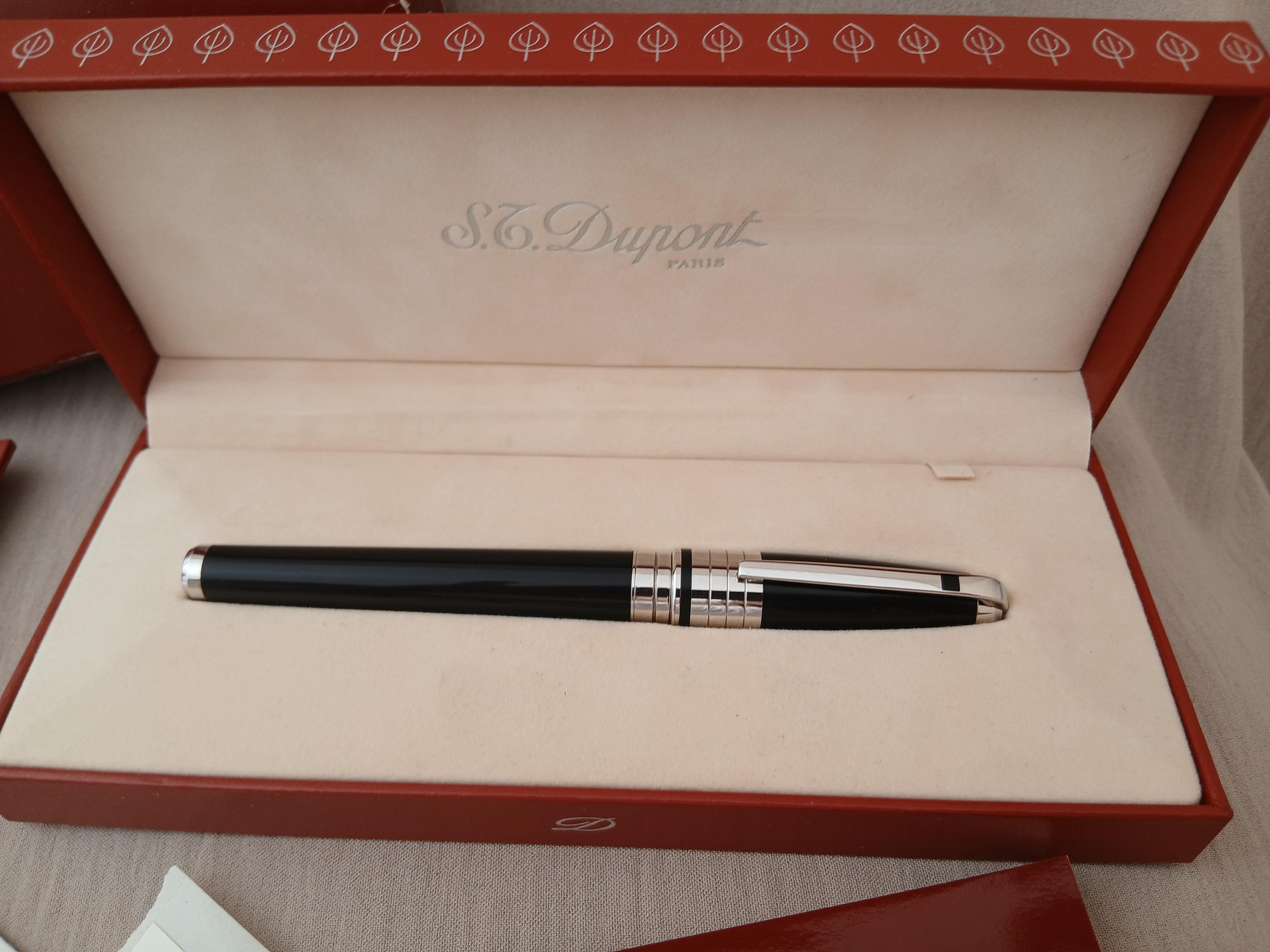 Presque Mint S.T. Dupont Olympio Largest Size Stylo Plume 18kt Set complet en vente 7