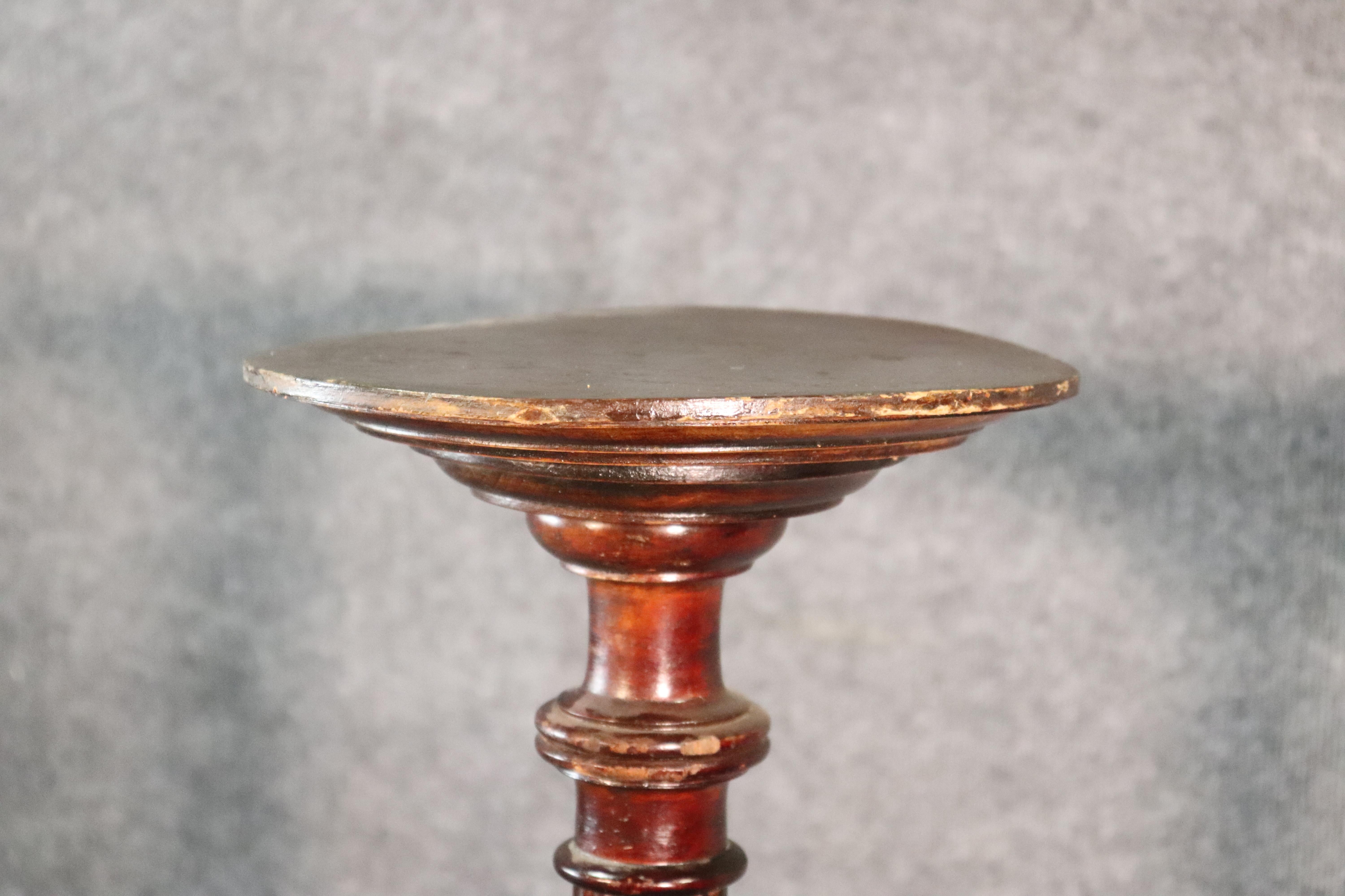 Near Pair, English Carved Mahogany Georgian Fluted Claw Foot Candle Stands In Good Condition In Swedesboro, NJ