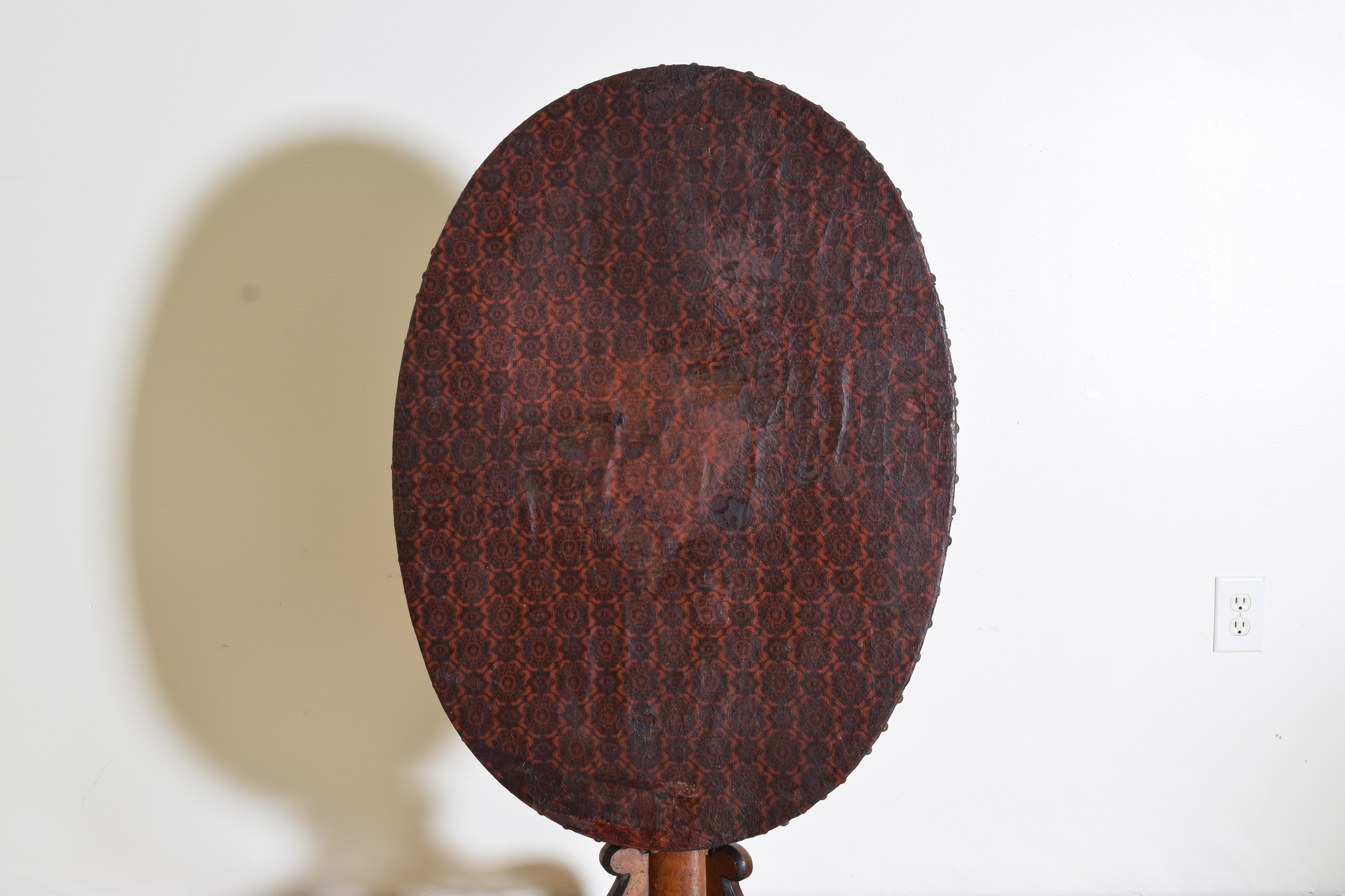 Fast identisches Paar norditalienische LXIV-Tische aus Nussbaum und geprägtem Segeltuch mit Kachelplatte, 18cen im Angebot 5