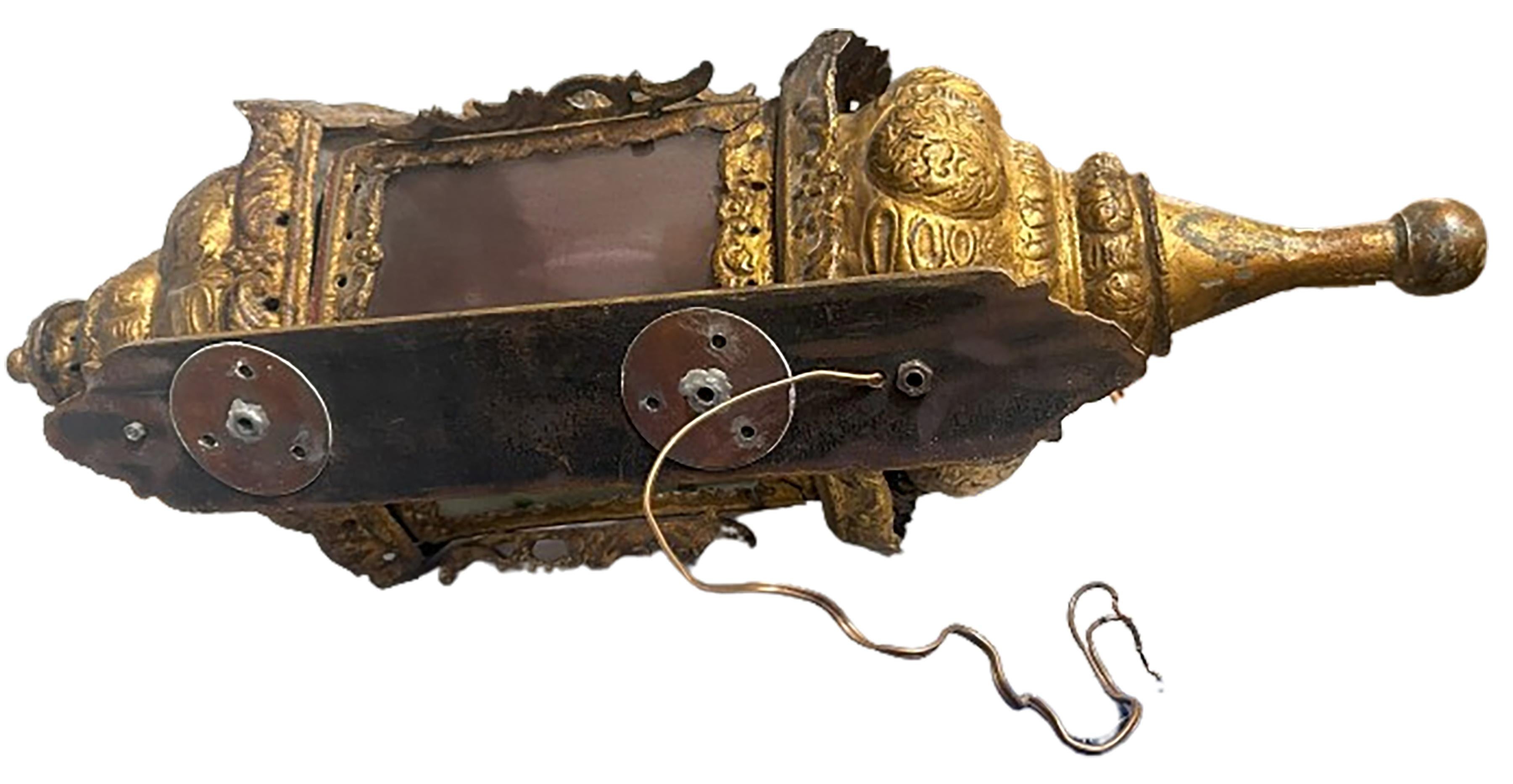 Près d'une paire d'appliques à lanterne en métal doré vénitien électrifié des XVIIe et XVIIIe siècles en vente 7