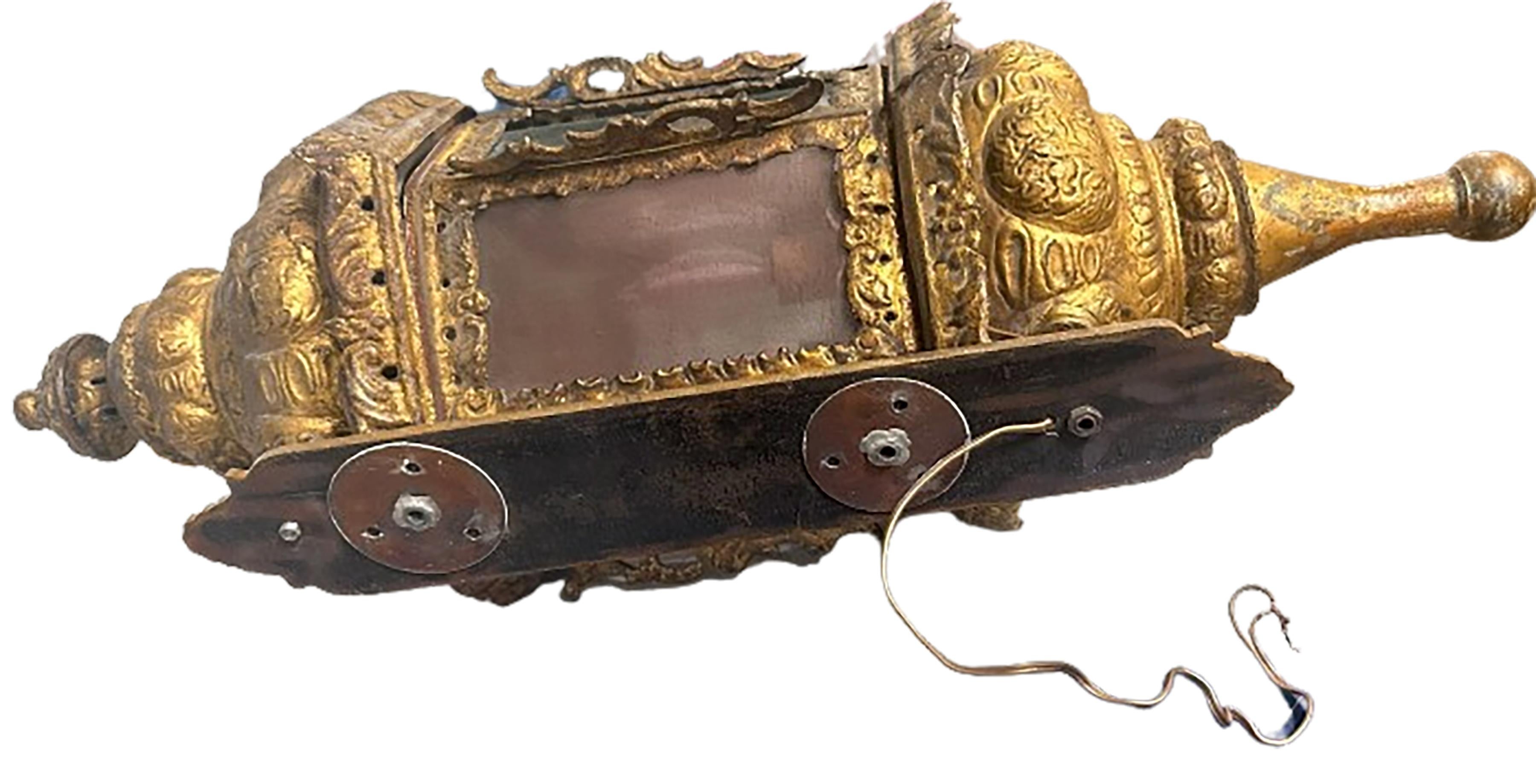 Près d'une paire d'appliques à lanterne en métal doré vénitien électrifié des XVIIe et XVIIIe siècles en vente 8