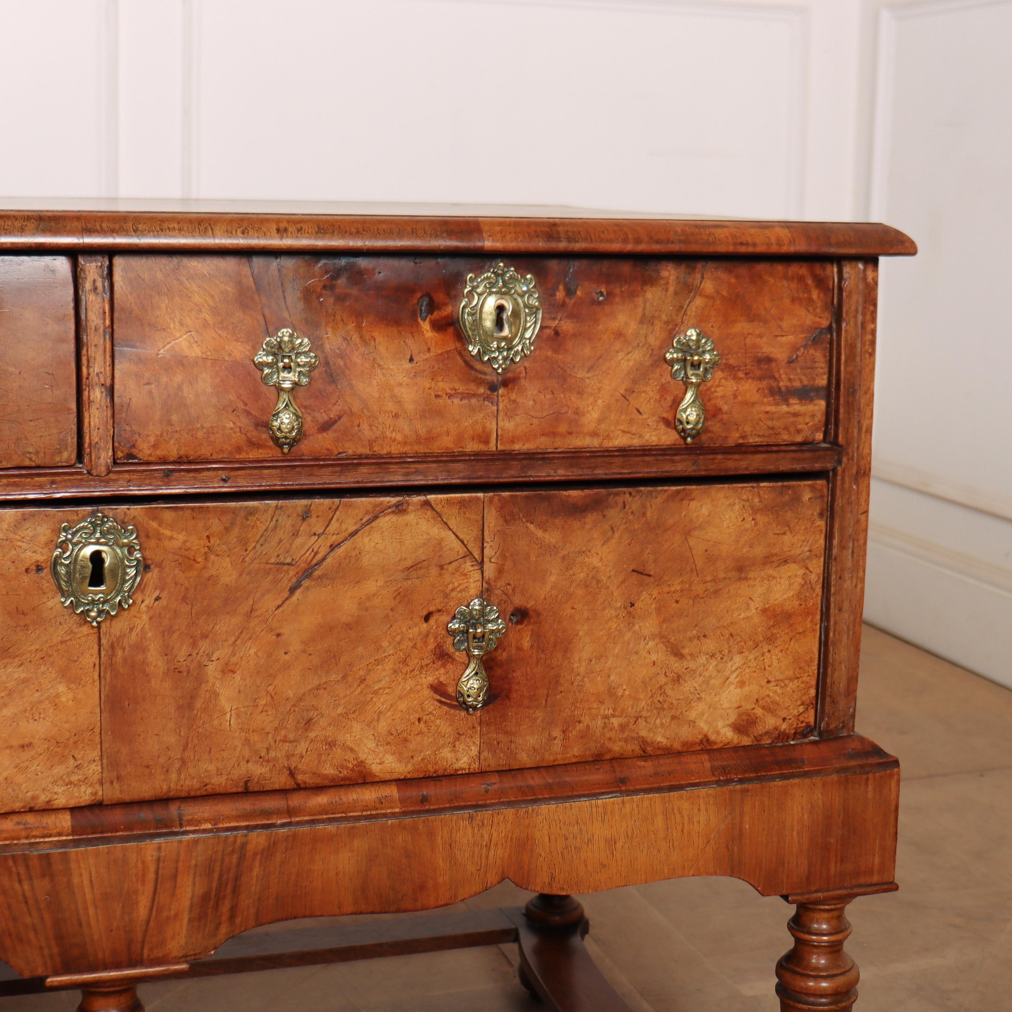 Near Pair of 18th Century Walnut Commodes In Good Condition For Sale In Leamington Spa, Warwickshire