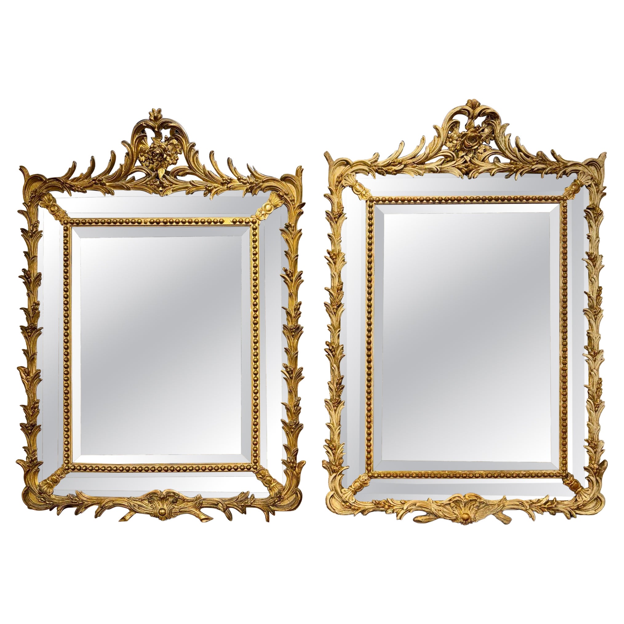 Paire de meubles assortis du XIXe siècle Miroirs-coussins français en bois doré