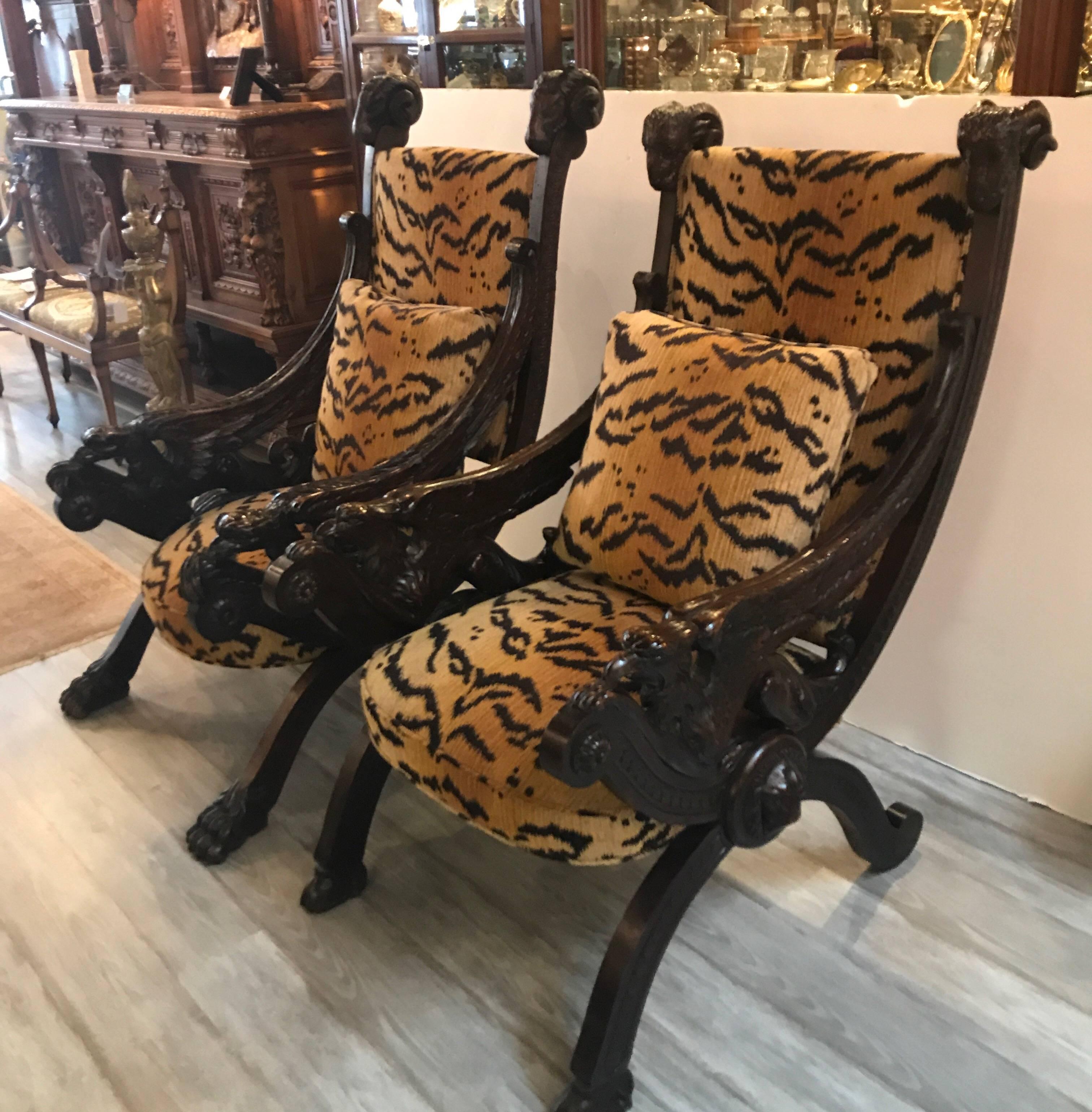Near Pair of 19th Century Heavily Carved Italian Renaissance Style Throne Chairs 3