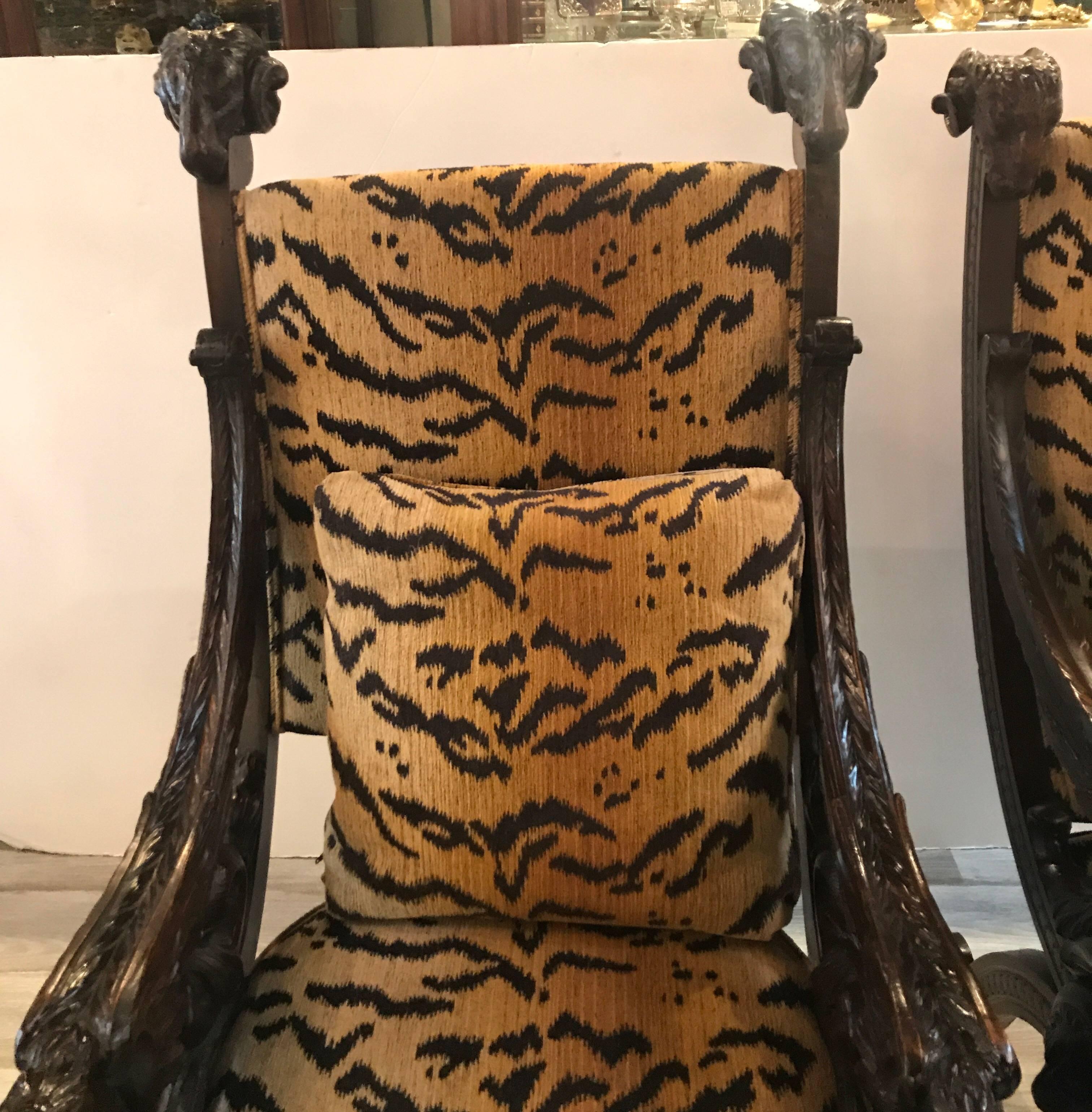 Near Pair of 19th Century Heavily Carved Italian Renaissance Style Throne Chairs 5
