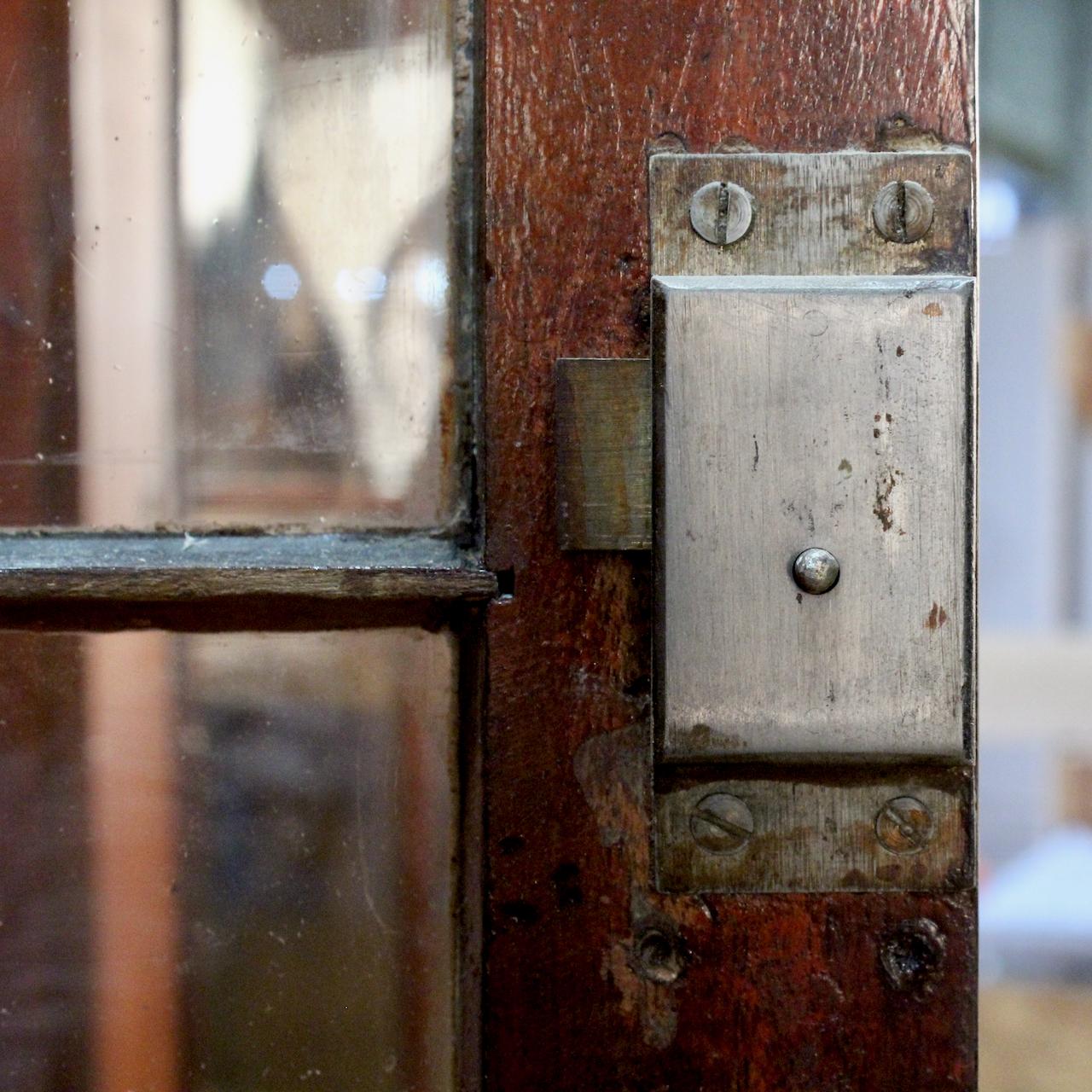 Near Pair of 9' Georgian Style Mütter Museum Mahogany Library Display Cabinets 8