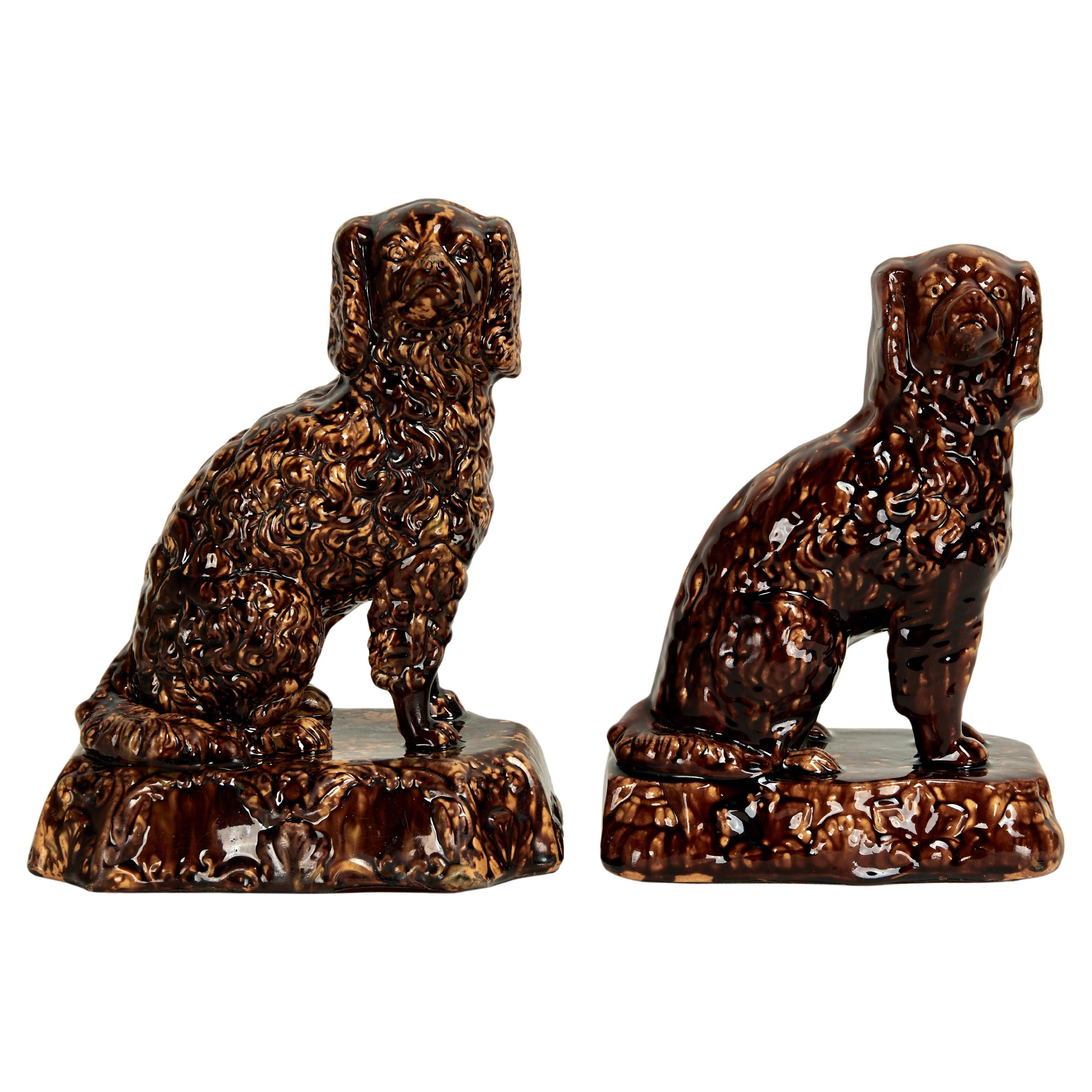 Paire de chiens anciens en poterie de Rockingham
