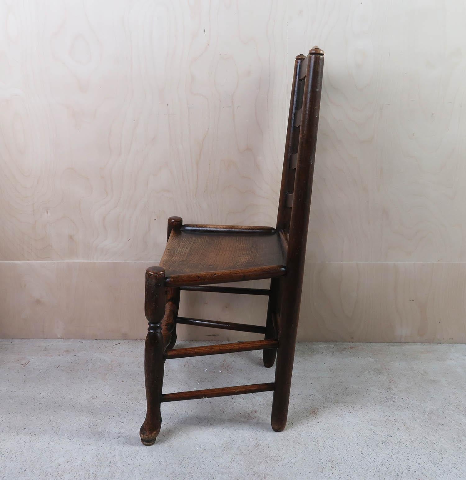Near Pair of Antique Welsh Country Ladder back Chairs. C.1800 im Zustand „Gut“ im Angebot in St Annes, Lancashire