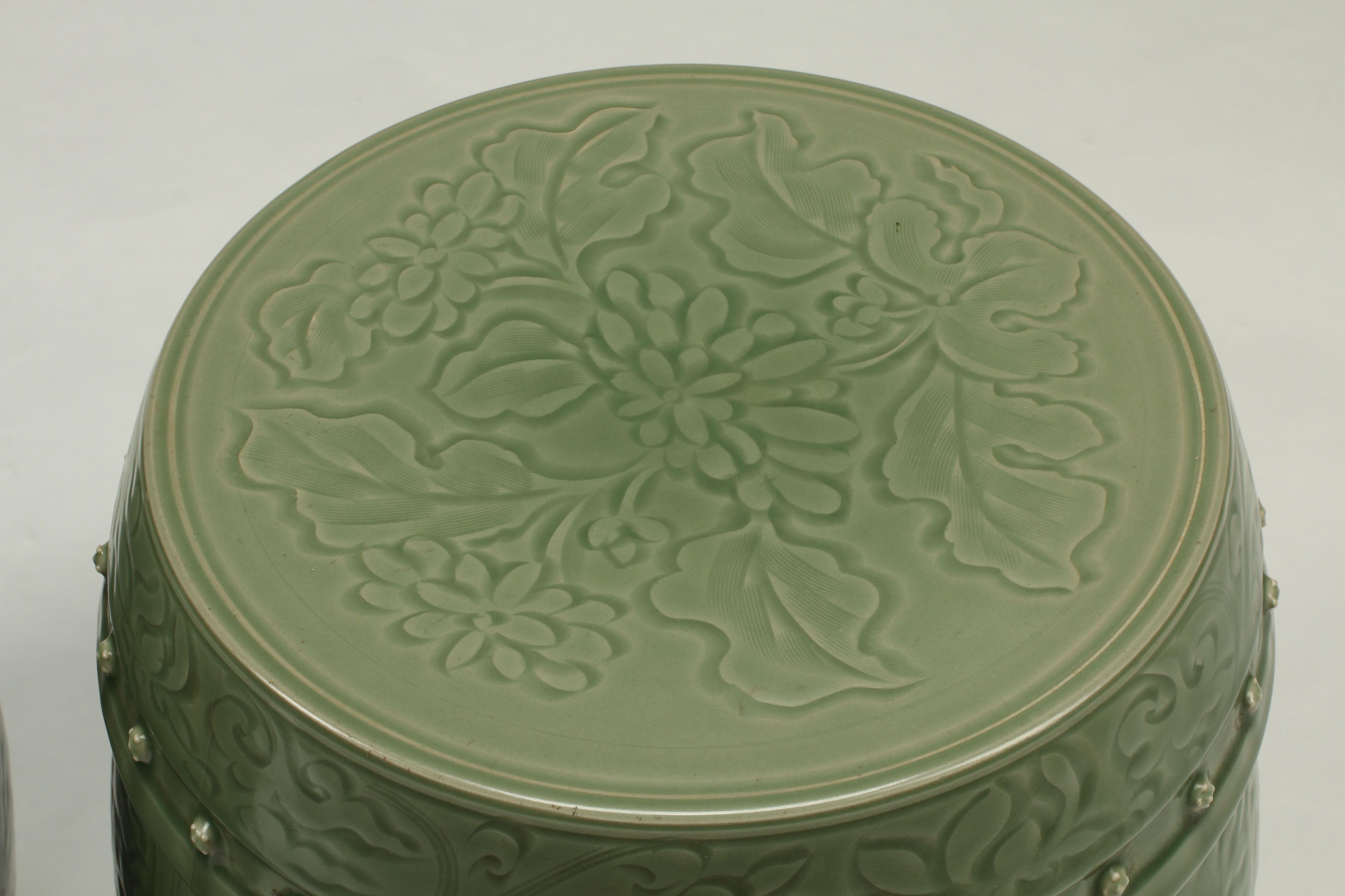 Cerca de Pareja de Asientos de Jardín Chinos de Celadón en Bueno estado para la venta en El Monte, CA