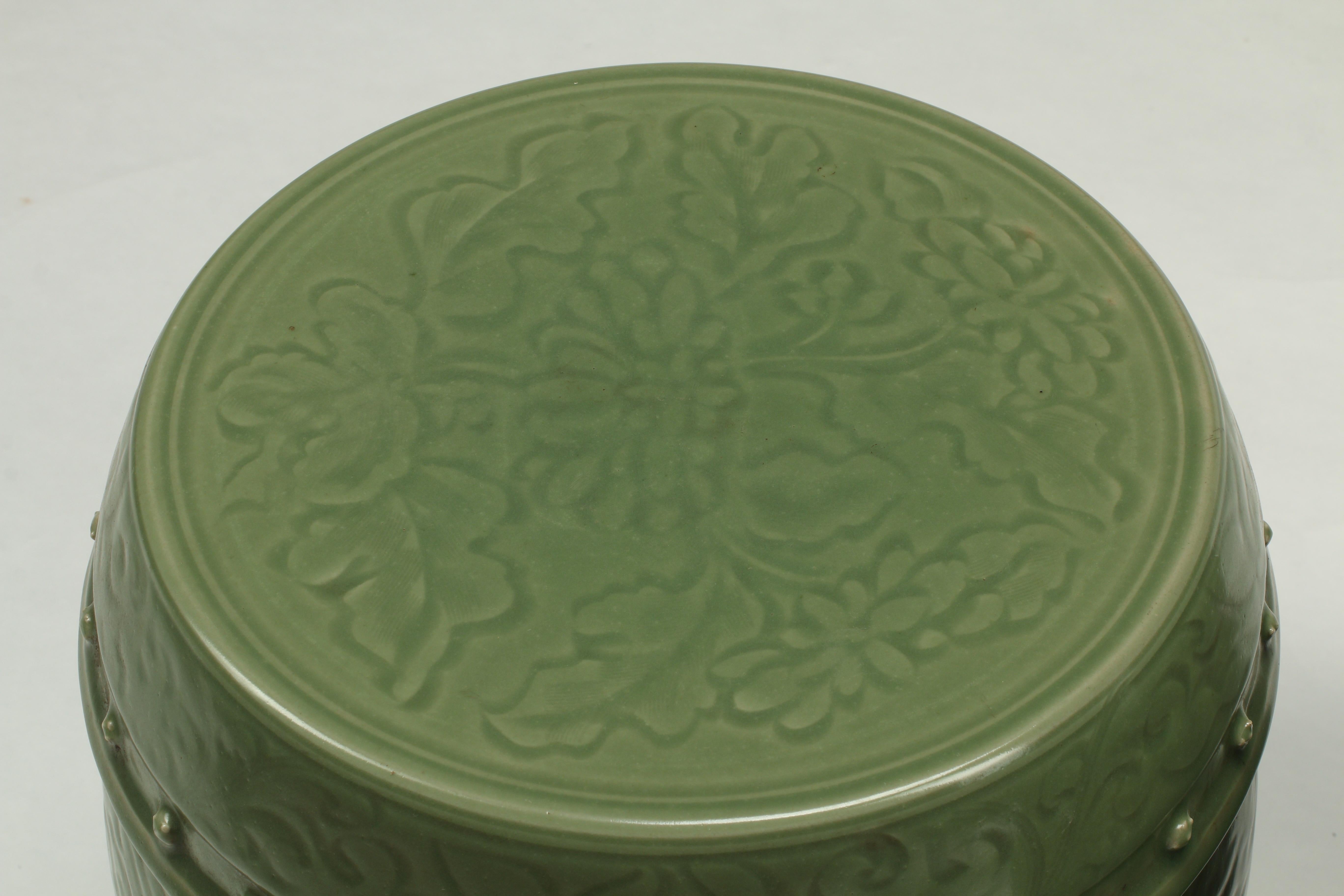 Cerca de Pareja de Asientos de Jardín Chinos de Celadón siglo XX en venta