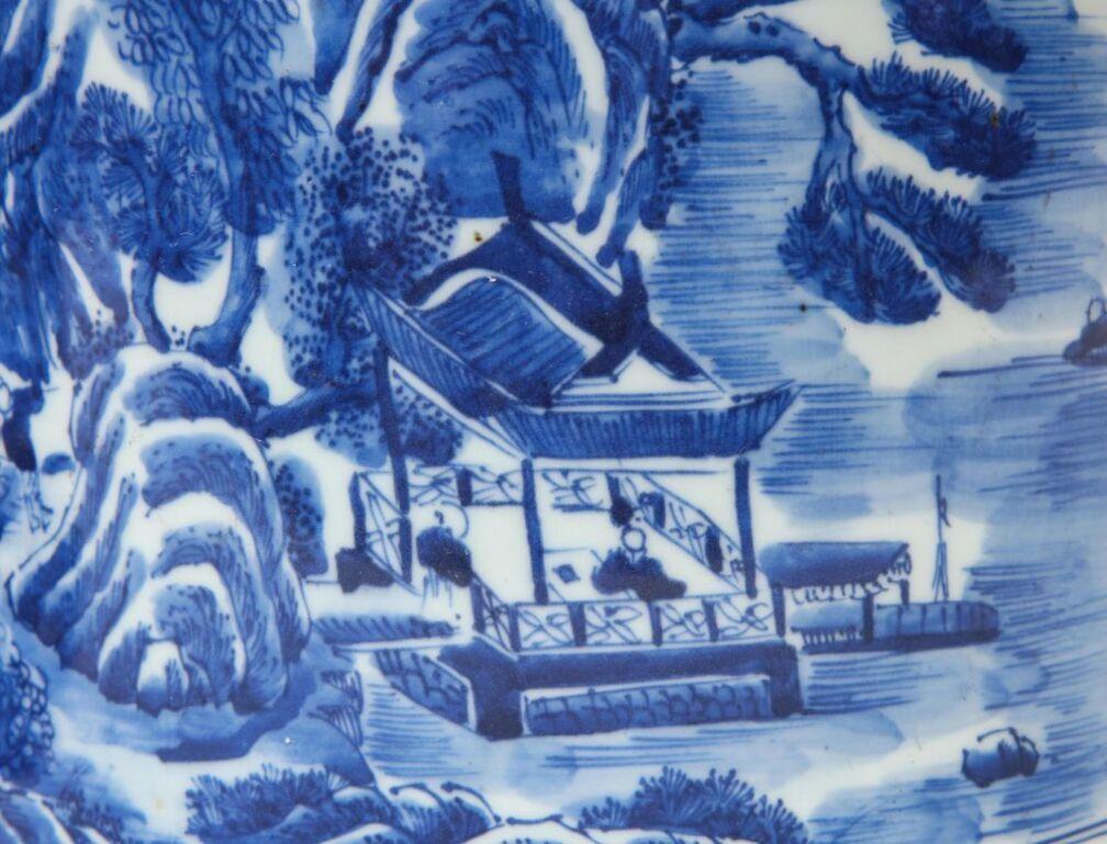 Chinoiserie Near Pair of Chinese Blue and White Porcelain Brush Washers For Sale