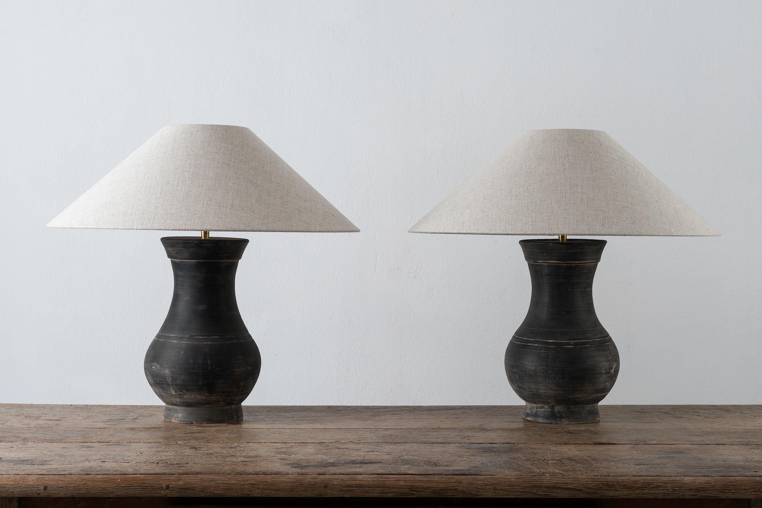 Near Pair of Chinese Han Lamps with Handmade Belgian Linen Shades In Good Condition In Jesteburg, DE