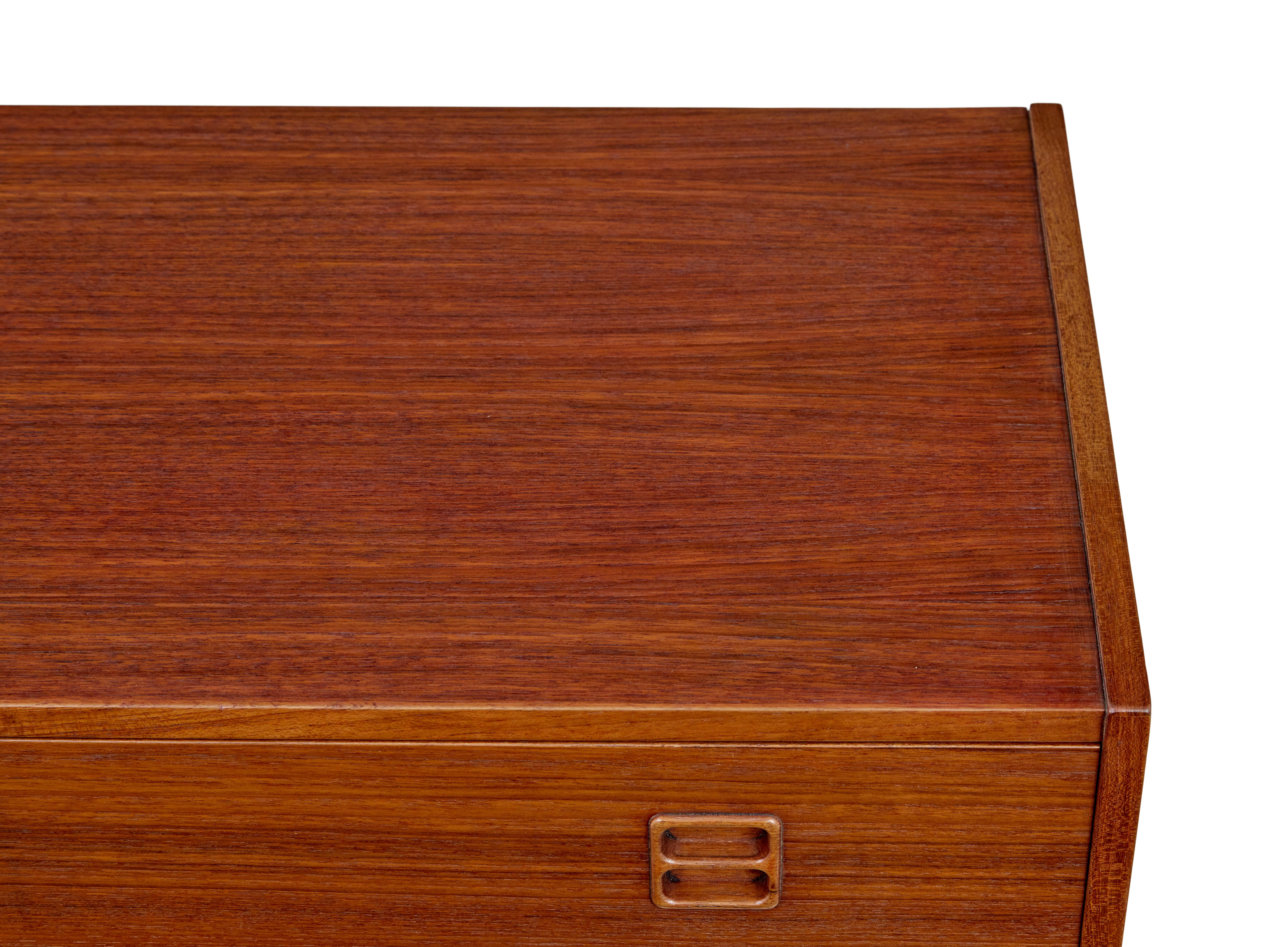 Hand-Crafted Near pair of Danish 1970s teak chest of drawers For Sale
