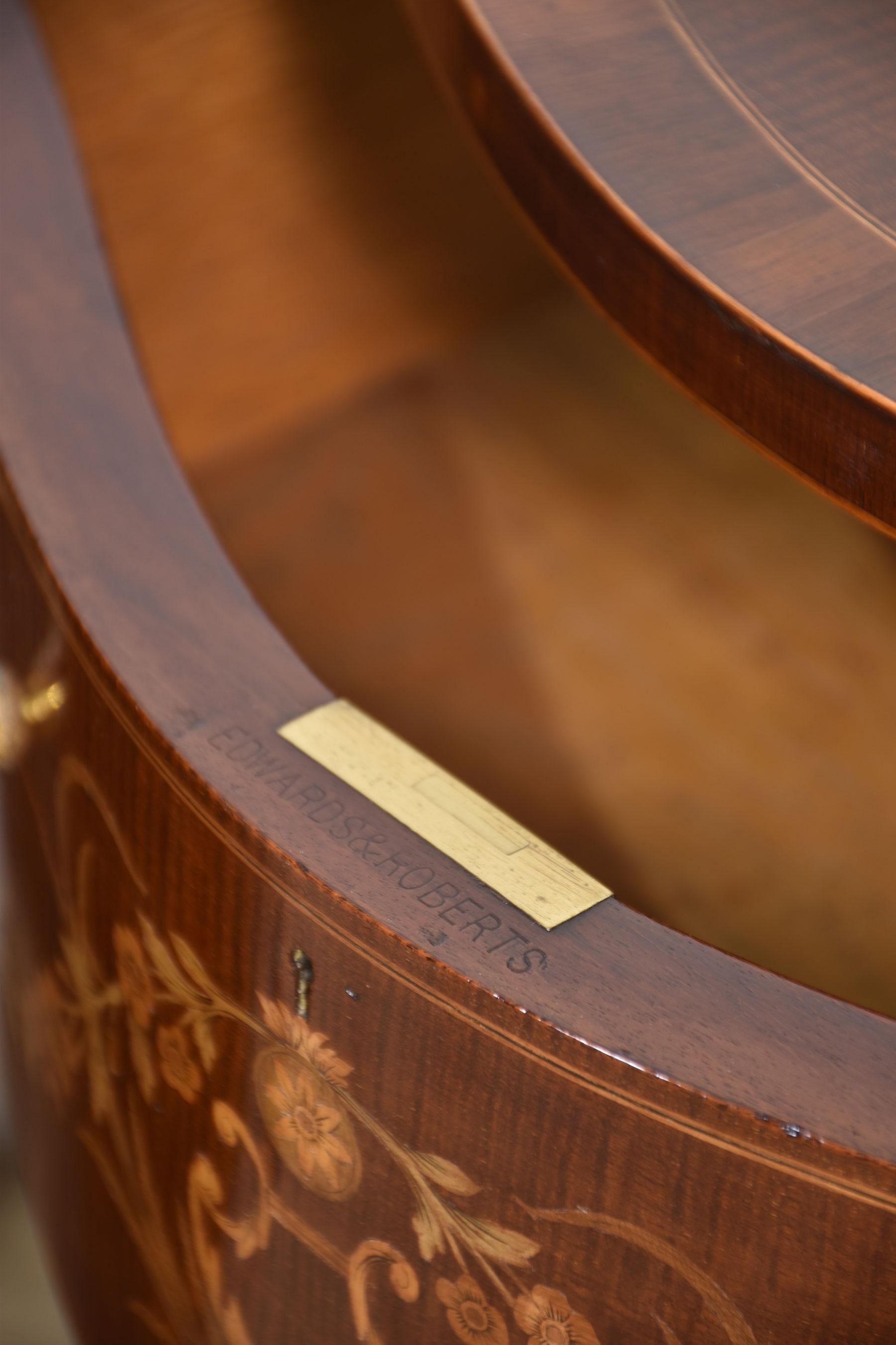 Legno Coppia di cassapanche di Edwards & Roberts in vendita