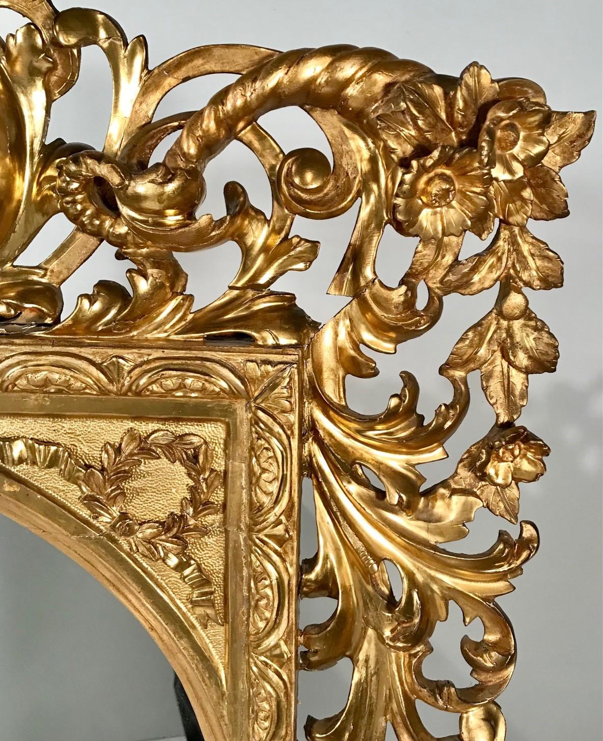Near Pair of  Florentine Baroque Giltwood Mirrors  In Good Condition For Sale In Montreal, QC