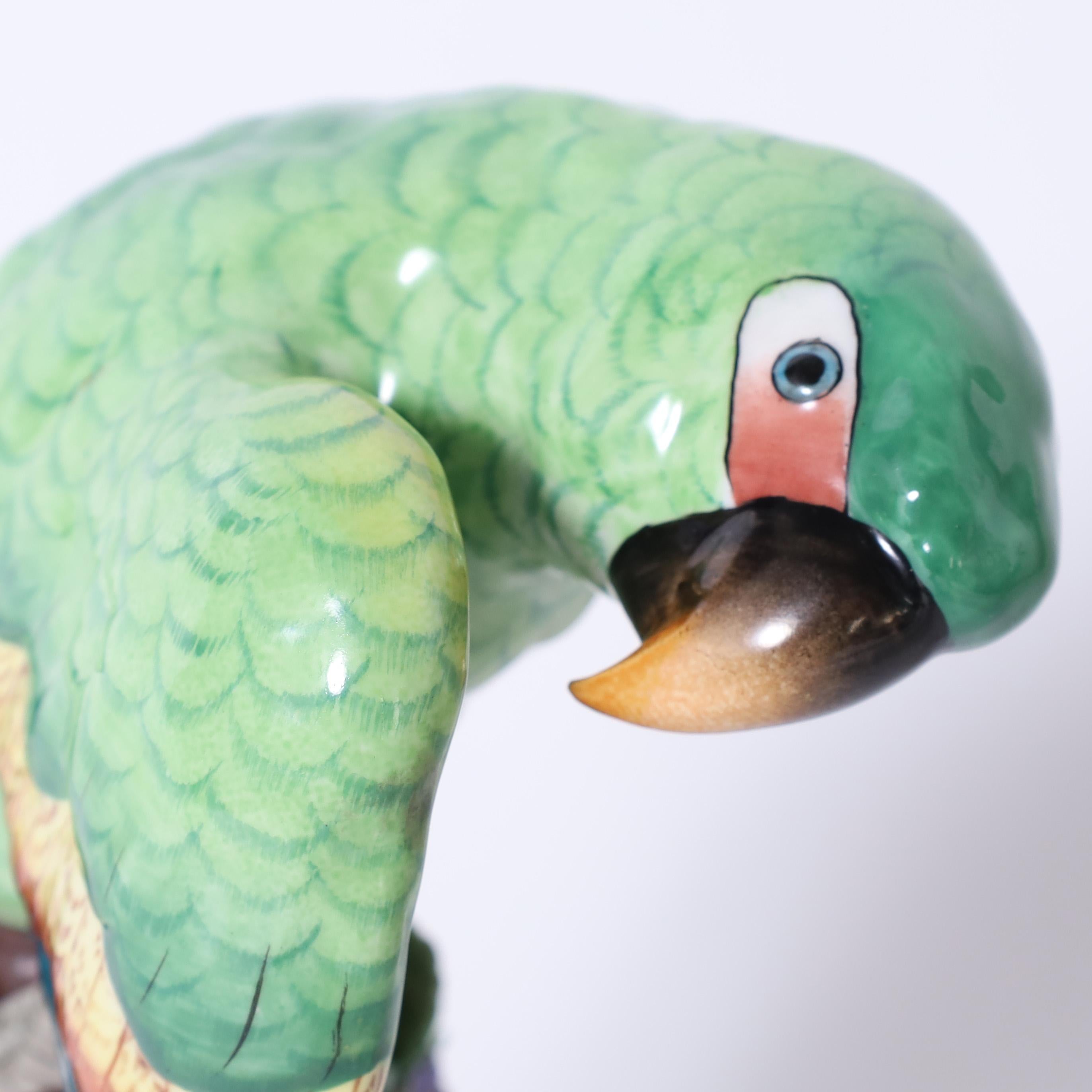 Paar grüne Papageien aus deutschem Porzellan (Deutsch) im Angebot
