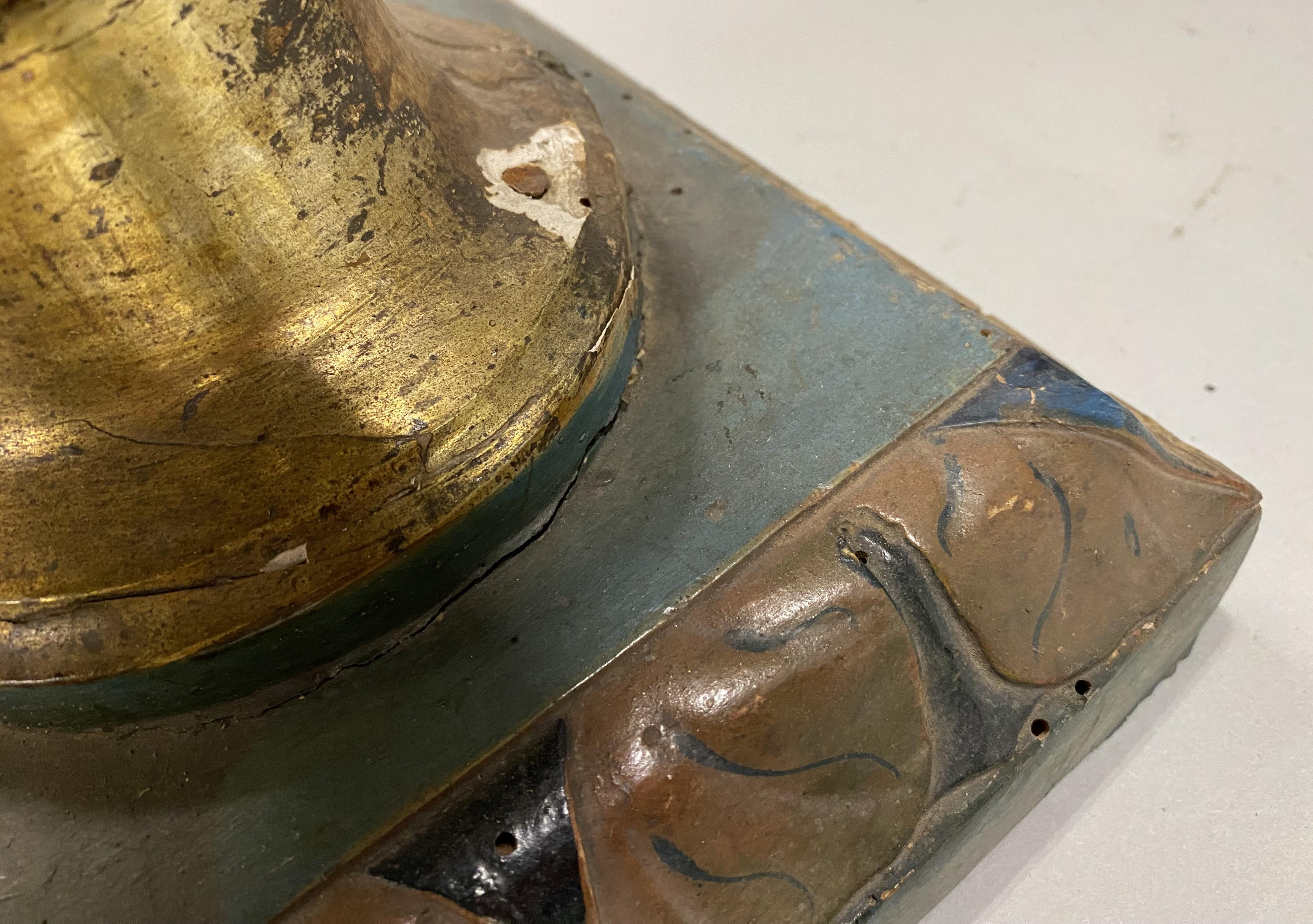 Coppia di candelabri a 9 luci Luigi XIV in legno e metallo a forma di fiore e di urna in vendita 3