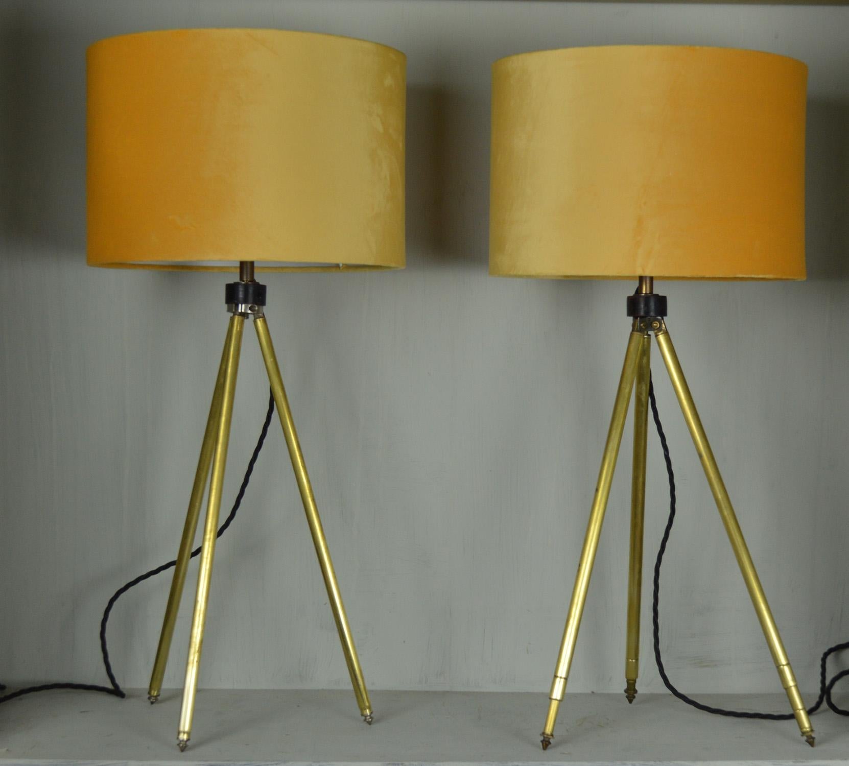 Super near pair of brushed brass tripod table lamps. Yellow velvet shades

Telescopic so the height can be adjusted. The measurement given below relates to the position in the image.

Converted from camera tripods.

Re-wired to UK