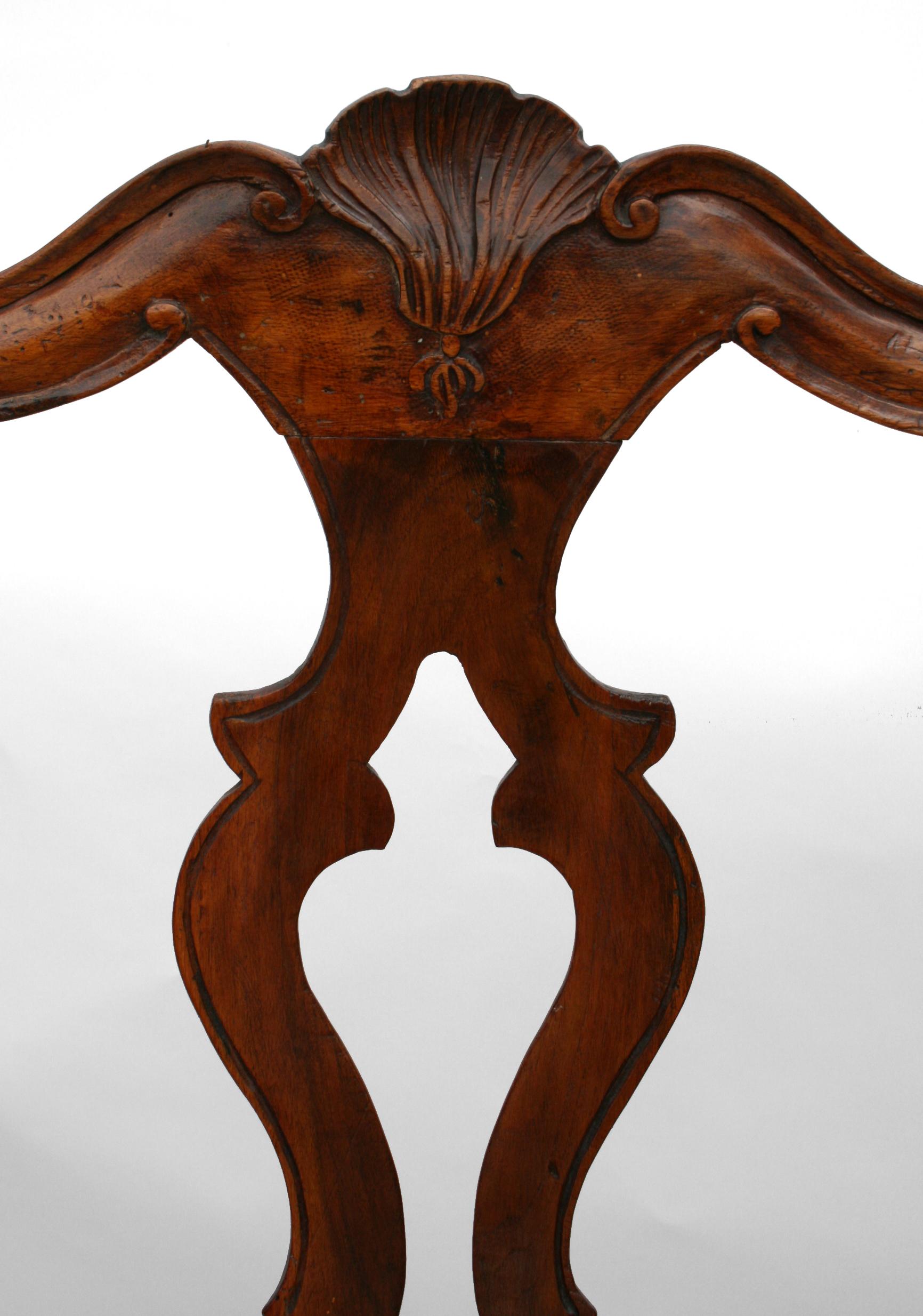 Near Pair of Venetian Walnut Open Armchairs, c1730 (Italienisch)