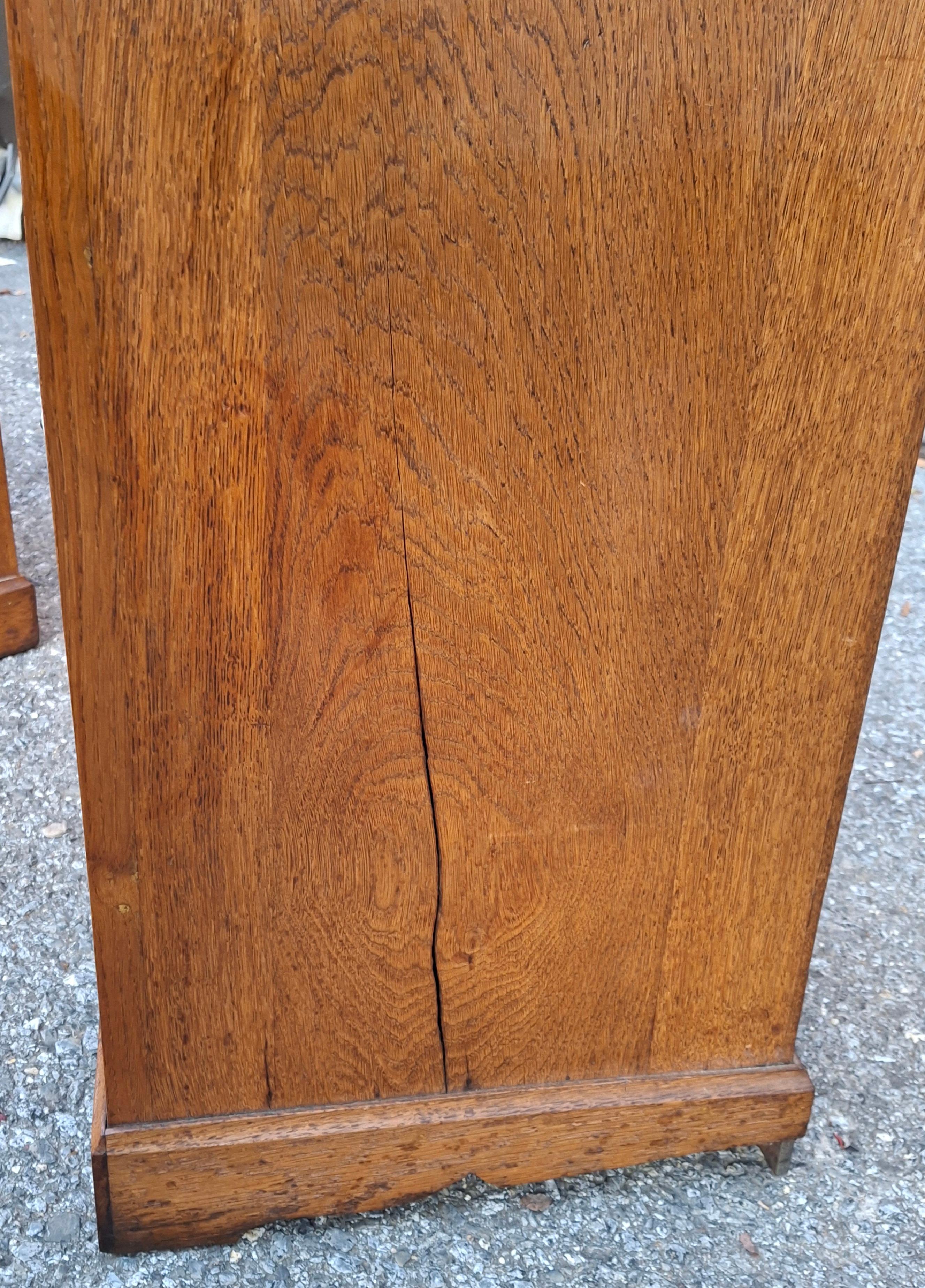 Coppia di tavolini vittoriani con piano in Oak e marmo in vendita 8