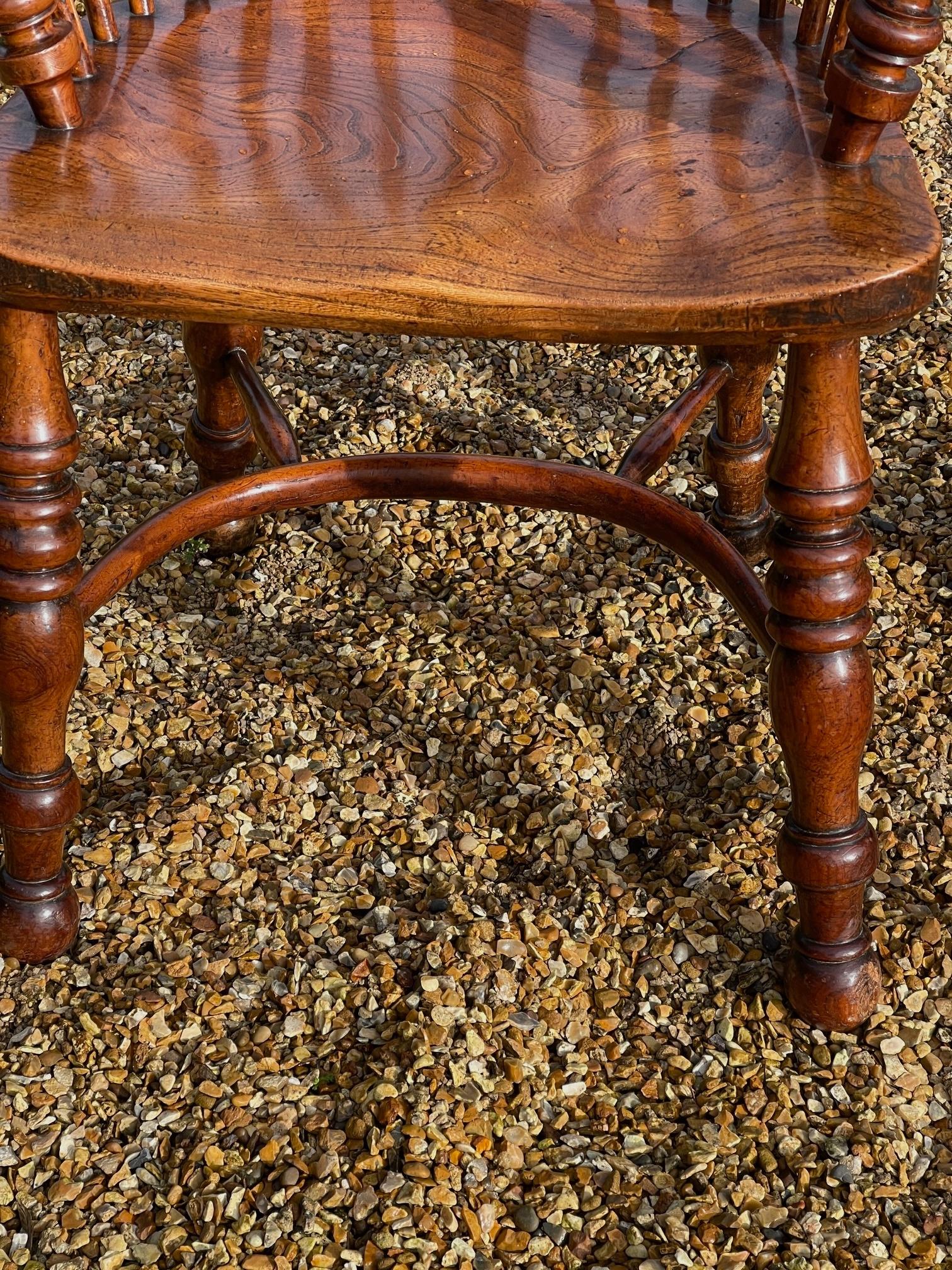 Early 19th Century Near pair of yew wood Windsor chairs with crinoline stretchers For Sale