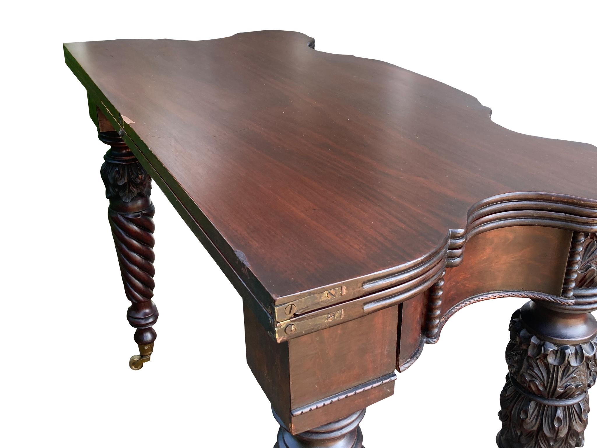 Near-Pair Set of American Federal Card Tables In Good Condition For Sale In New York, NY