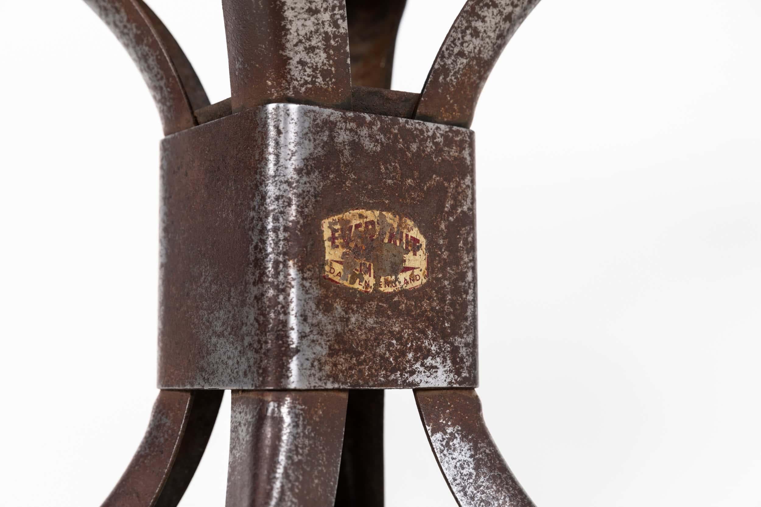 Fast Paar Vintage Antike Industrie Evertaut Fabrik Machinist's Hocker, c.1940 (Englisch) im Angebot