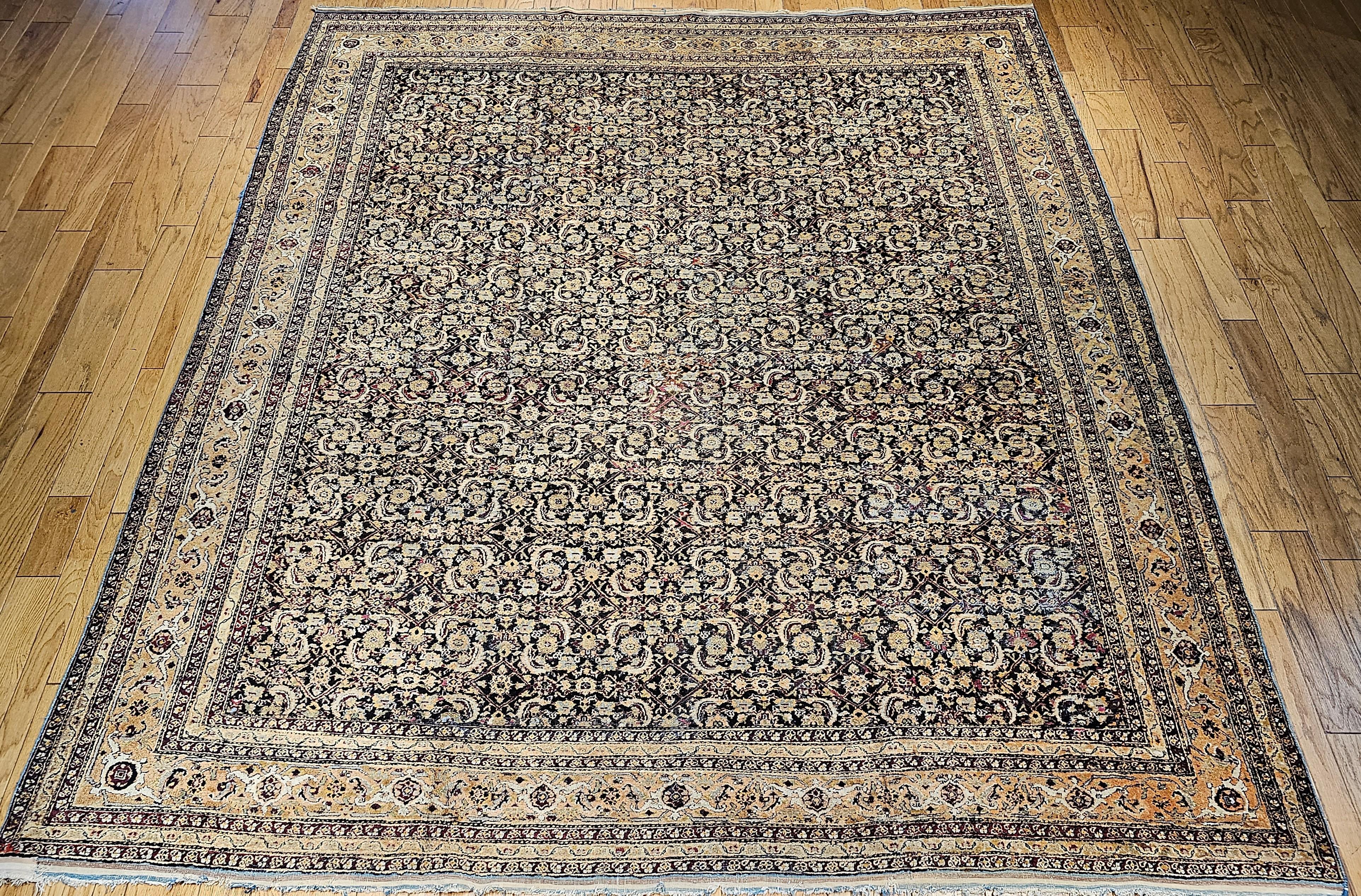 Indiano Tappeto indiano di Agra quasi quadrato della fine del XIX secolo con motivo Herati a trifoglio in vendita