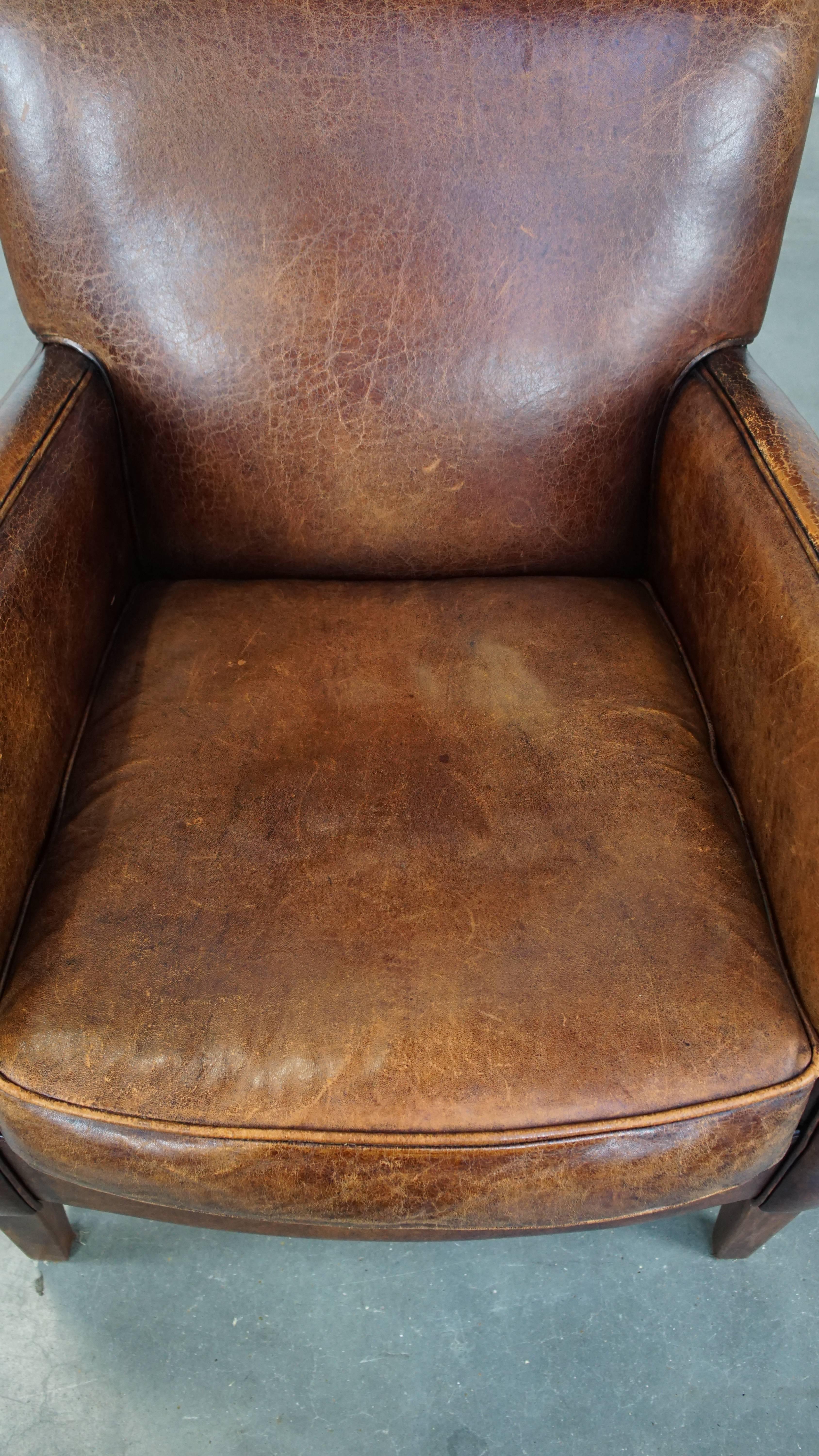 Cuir de mouton Fauteuil confortable en peau de mouton avec beaucoup de caractère et de belles couleurs en vente