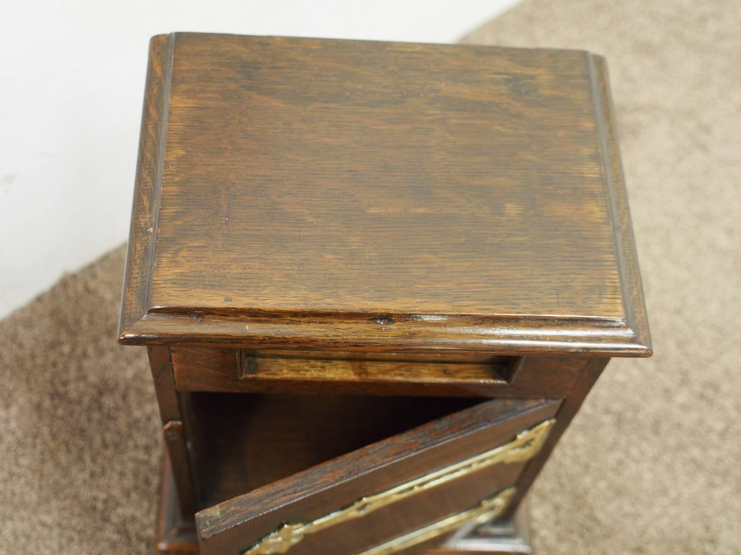 Neat Oak and Brass Victorian Letter Box, circa 1880 In Good Condition In Edinburgh, GB