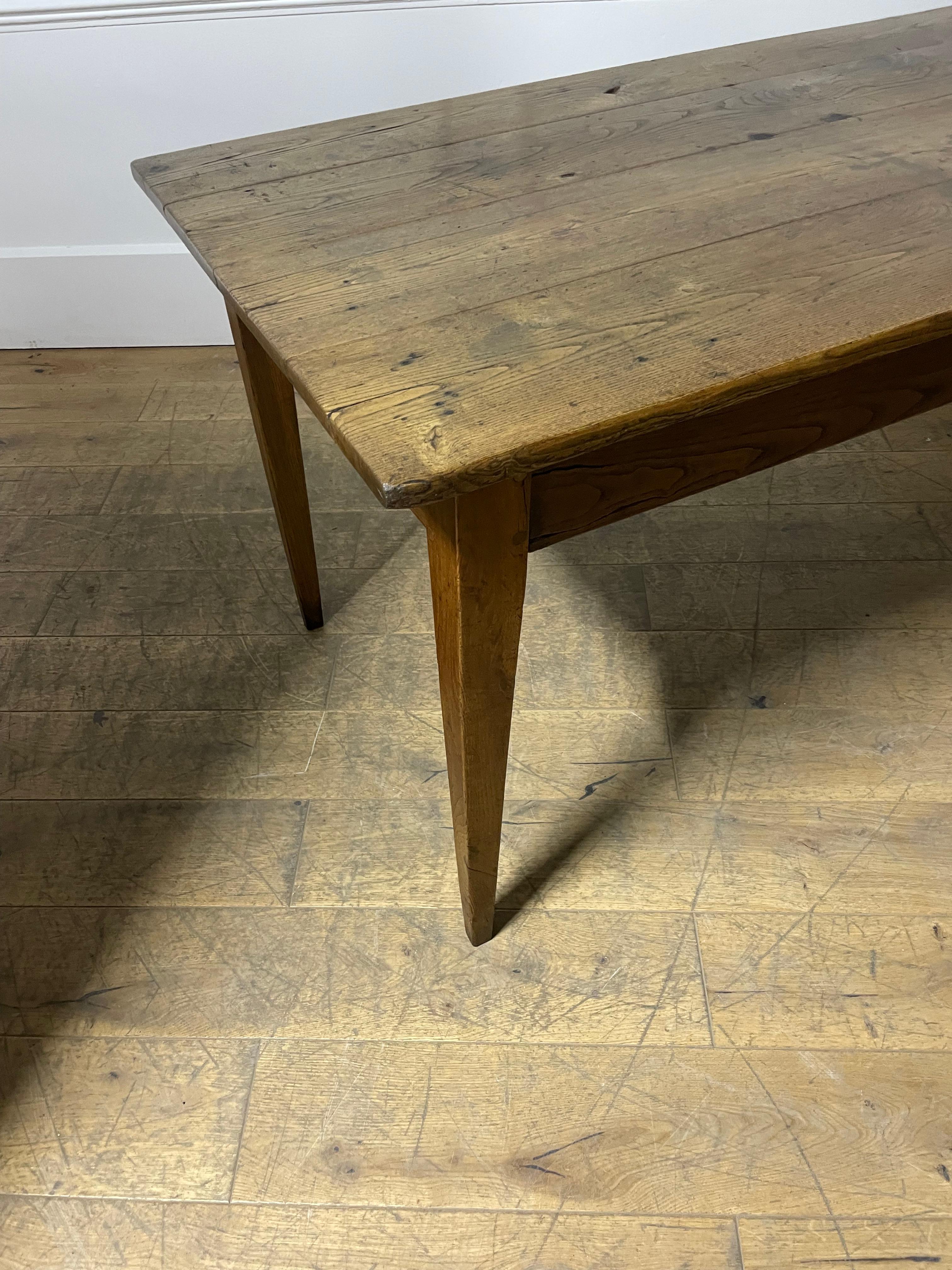 Table de ferme en châtaignier de 1,8 mètres de long en vente 7
