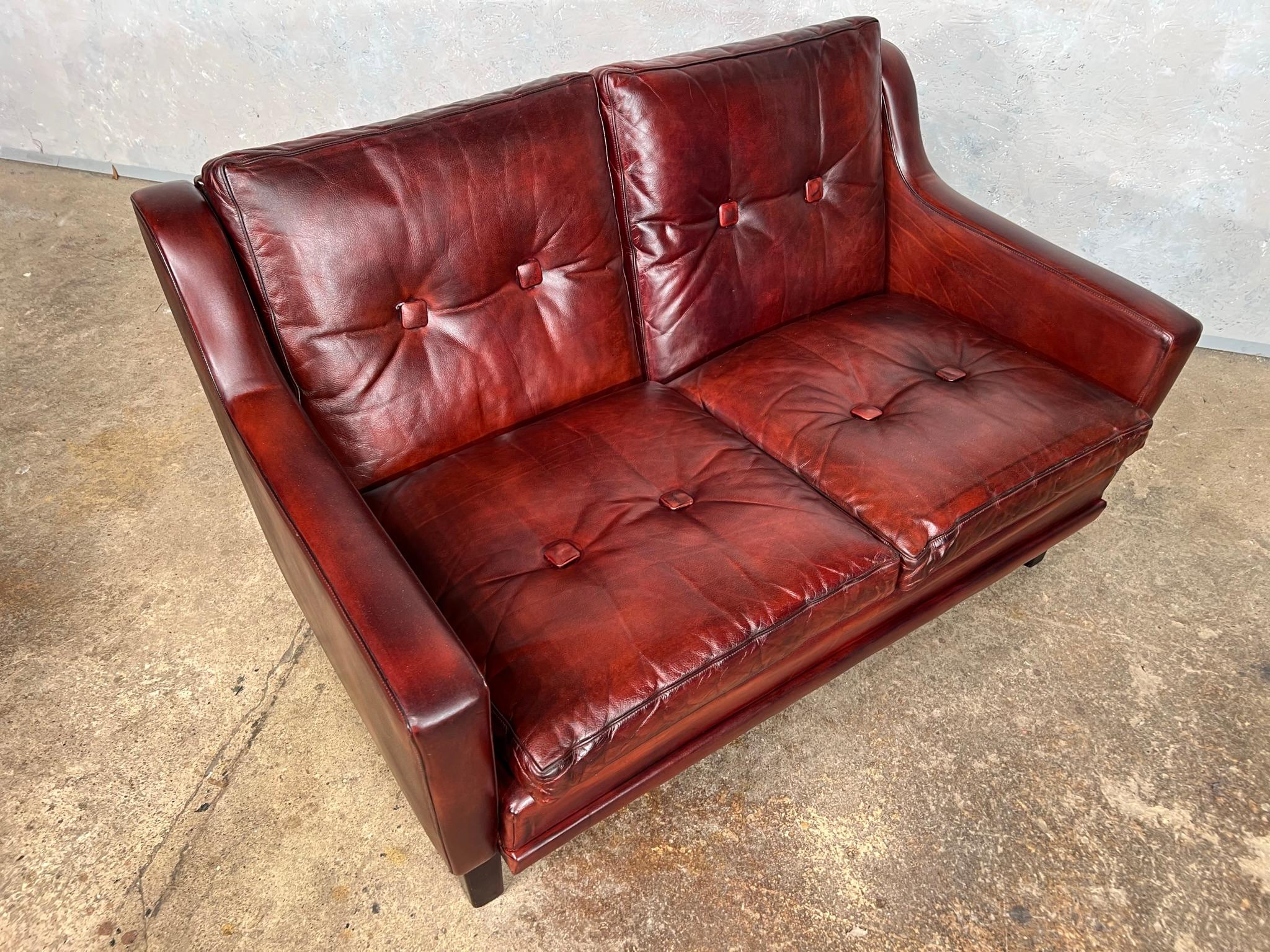 Neat Vintage Danish 1970s Patinated Chestnut Brown 2 Seater Leather Sofa For Sale 6