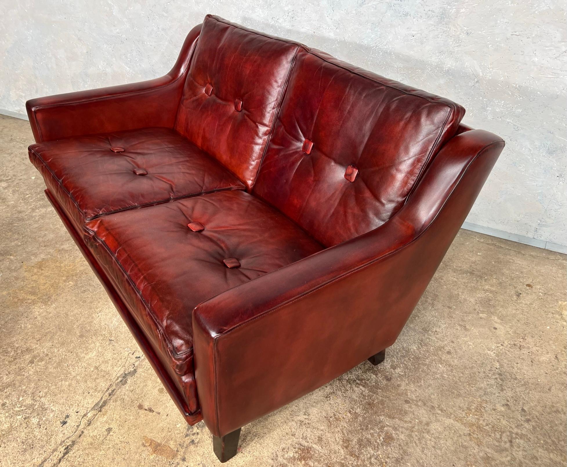 Neat Vintage Danish 1970s Patinated Chestnut Brown 2 Seater Leather Sofa For Sale 2