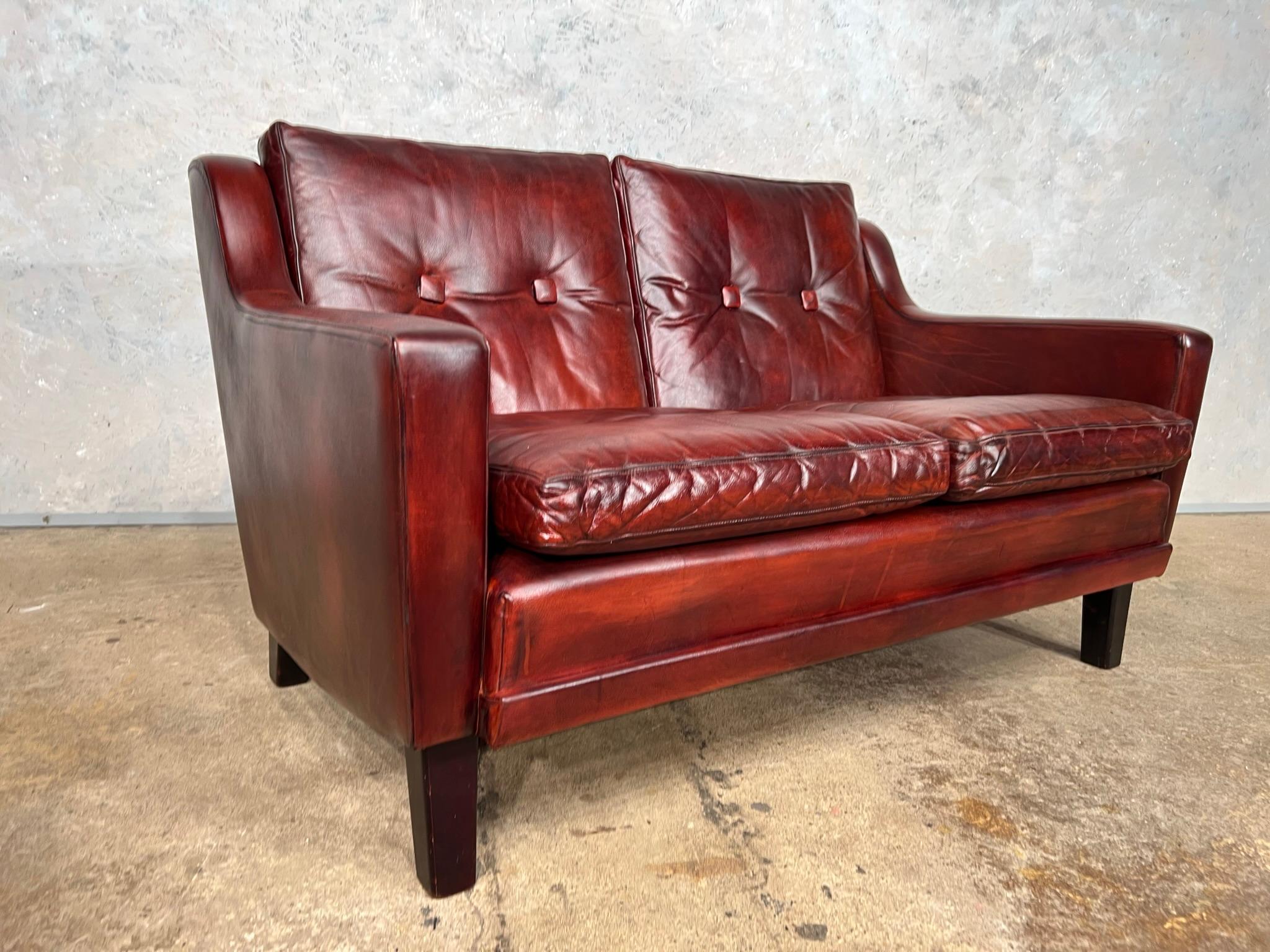 Neat Vintage Danish 1970s Patinated Chestnut Brown 2 Seater Leather Sofa For Sale 3