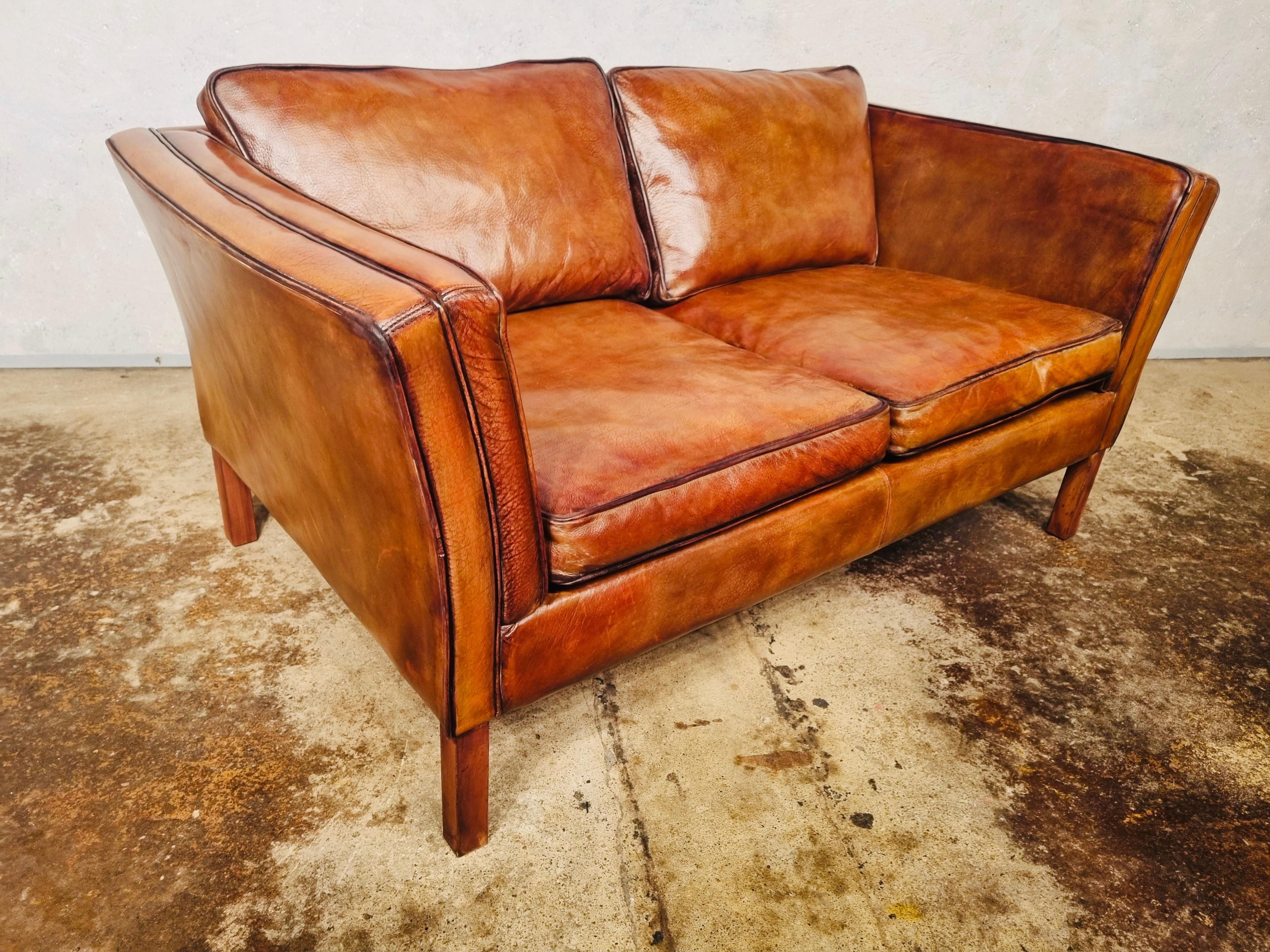 20th Century Neat Vintage Danish 70s Patinated Light Tan Two Seater Leather Sofa #679 For Sale