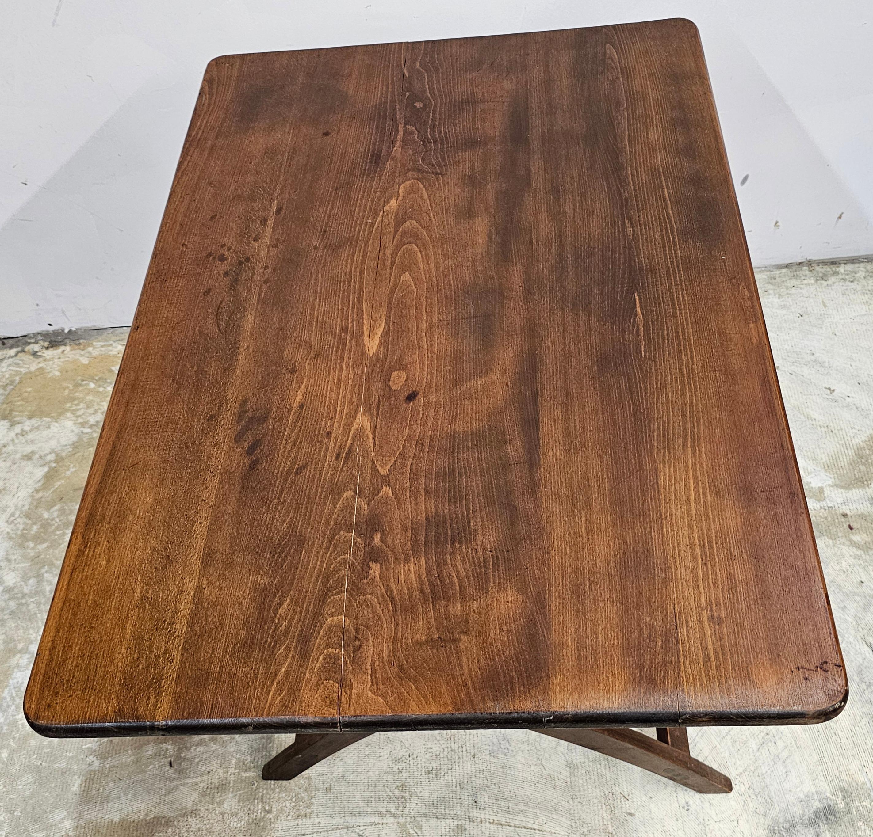Fatto a mano Neather Early American Style - Tavolo da allenamento occasionale pieghevole e regolabile in altezza in vendita